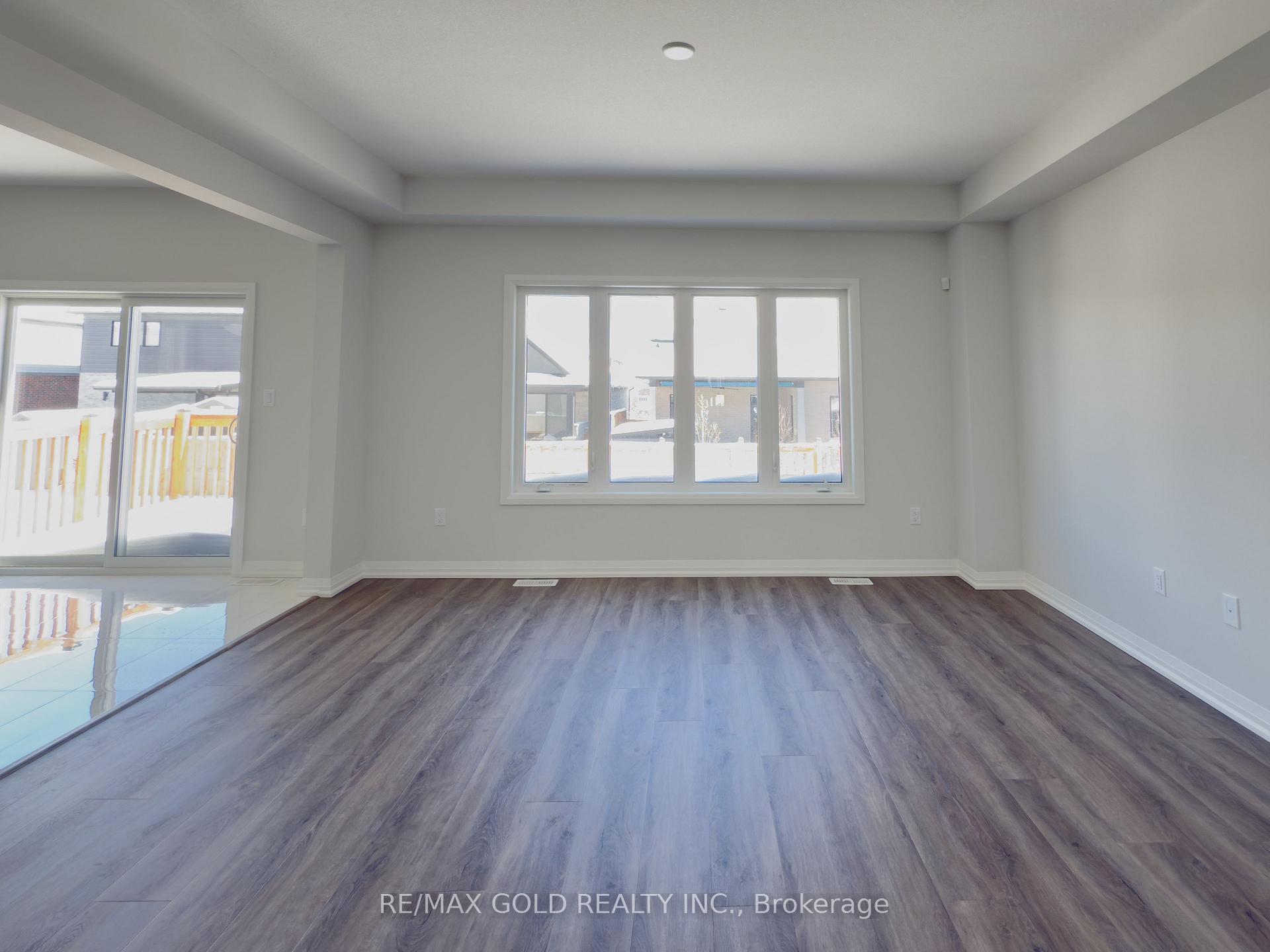 Photo 5 of 37 Samuel Avenue, Pelham, Fonthill — HOMEH