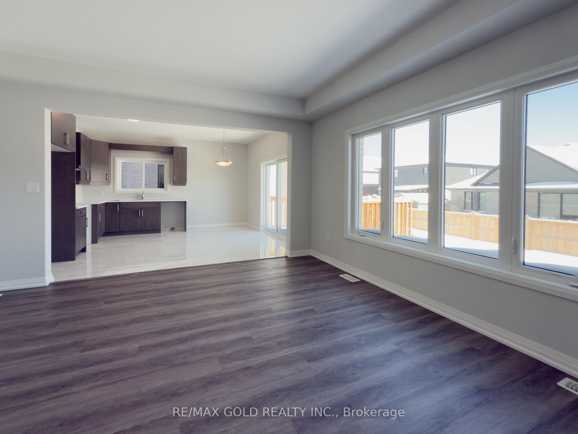 Photo 6 of 37 Samuel Avenue, Pelham, Fonthill — HOMEH