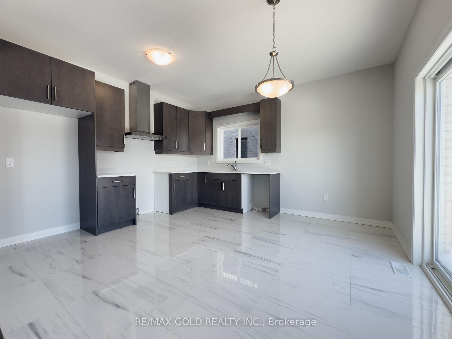 Photo 8 of 37 Samuel Avenue, Pelham, Fonthill — HOMEH