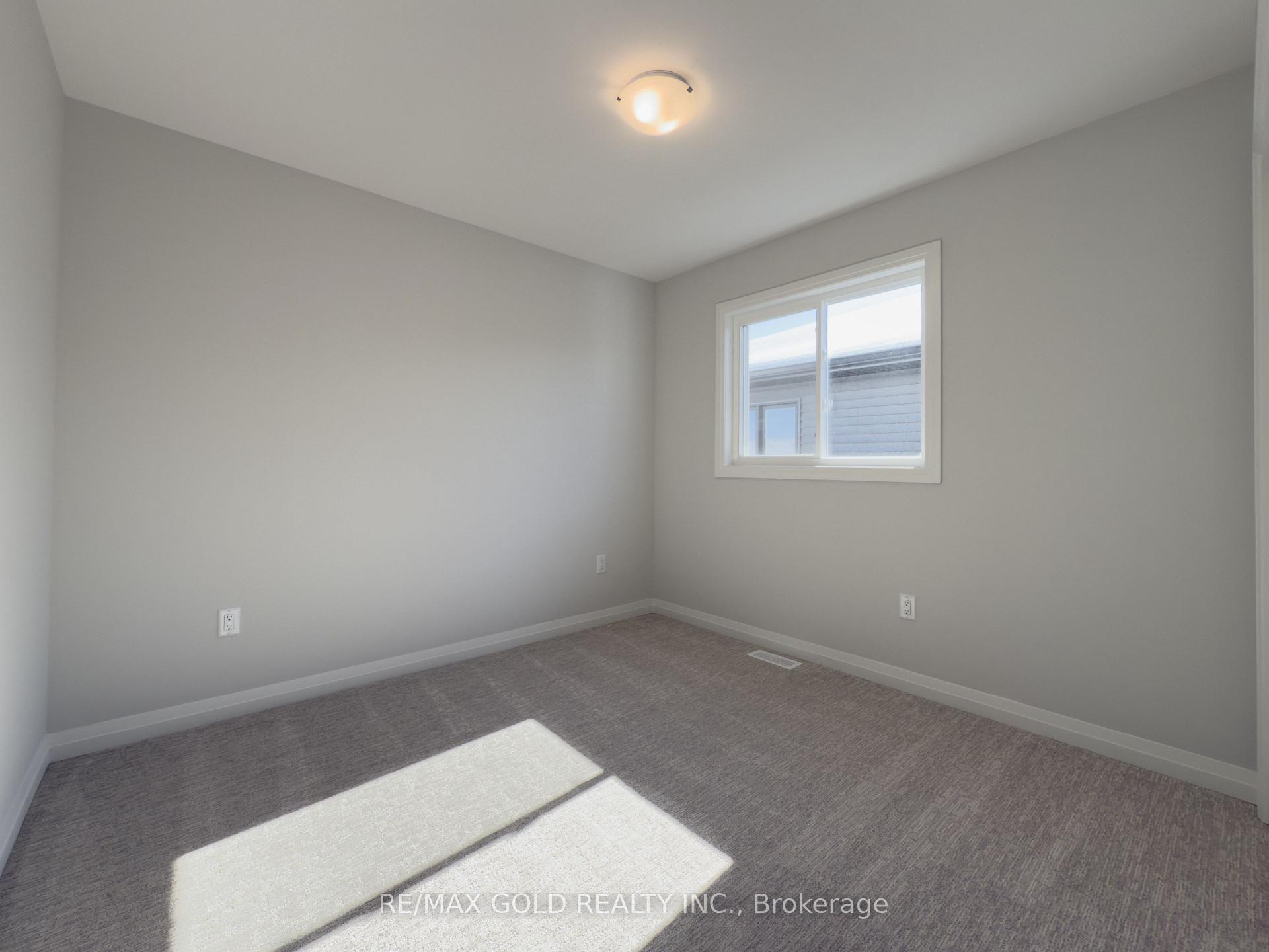 Photo 13 of 37 Samuel Avenue, Pelham, Fonthill — HOMEH