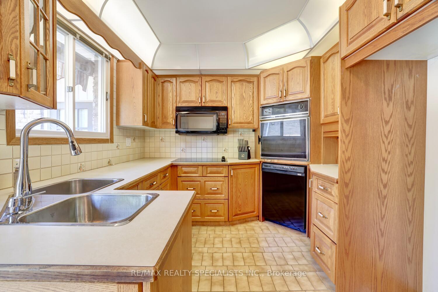 Photo 10 of 2617 Pinkwell Drive, Mississauga, Sheridan — HOMEH