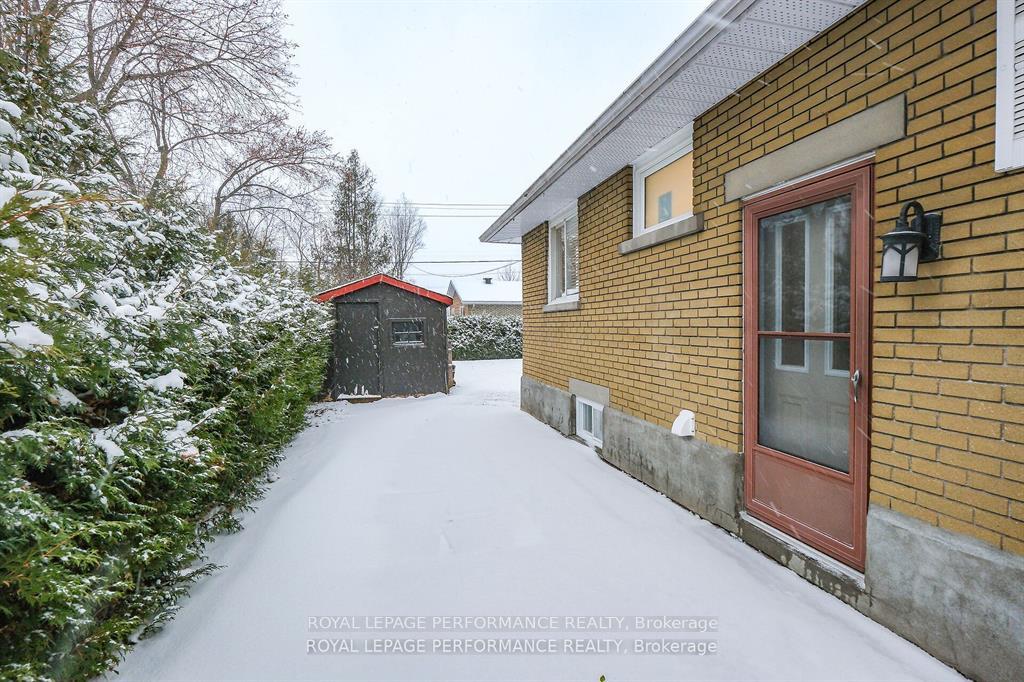 Photo 2 of 690 Roanoke Street, Ottawa, Carson Meadows — HOMEH