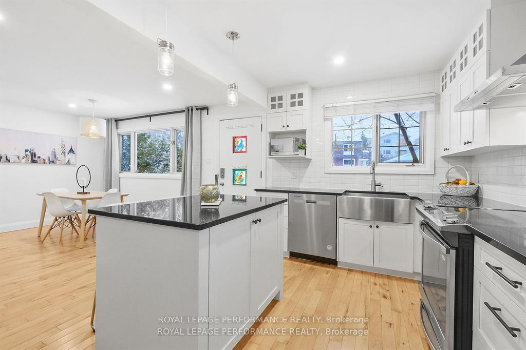 Photo 5 of 690 Roanoke Street, Ottawa, Carson Meadows — HOMEH