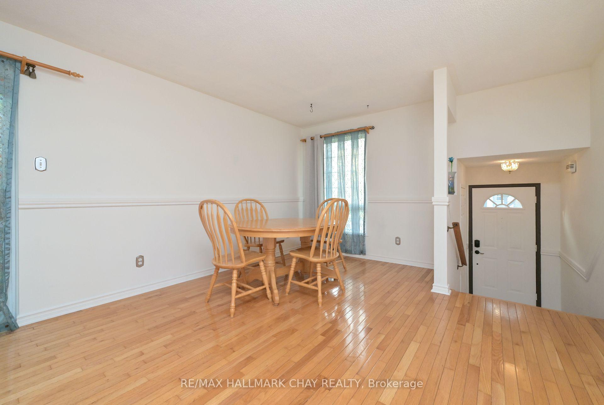 Photo 5 of 37 Kate Aitken Crescent, New Tecumseth, Beeton — HOMEH