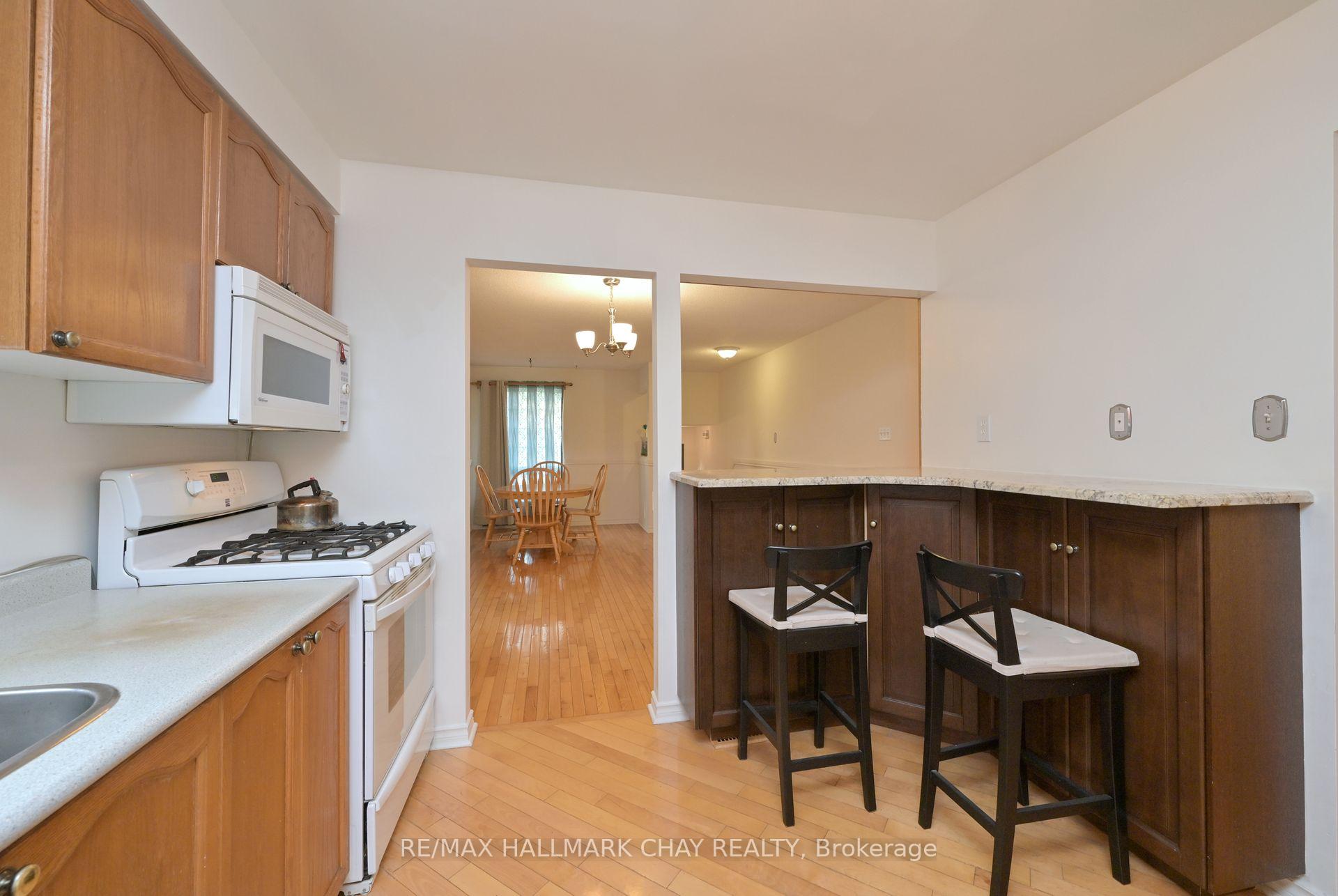 Photo 12 of 37 Kate Aitken Crescent, New Tecumseth, Beeton — HOMEH