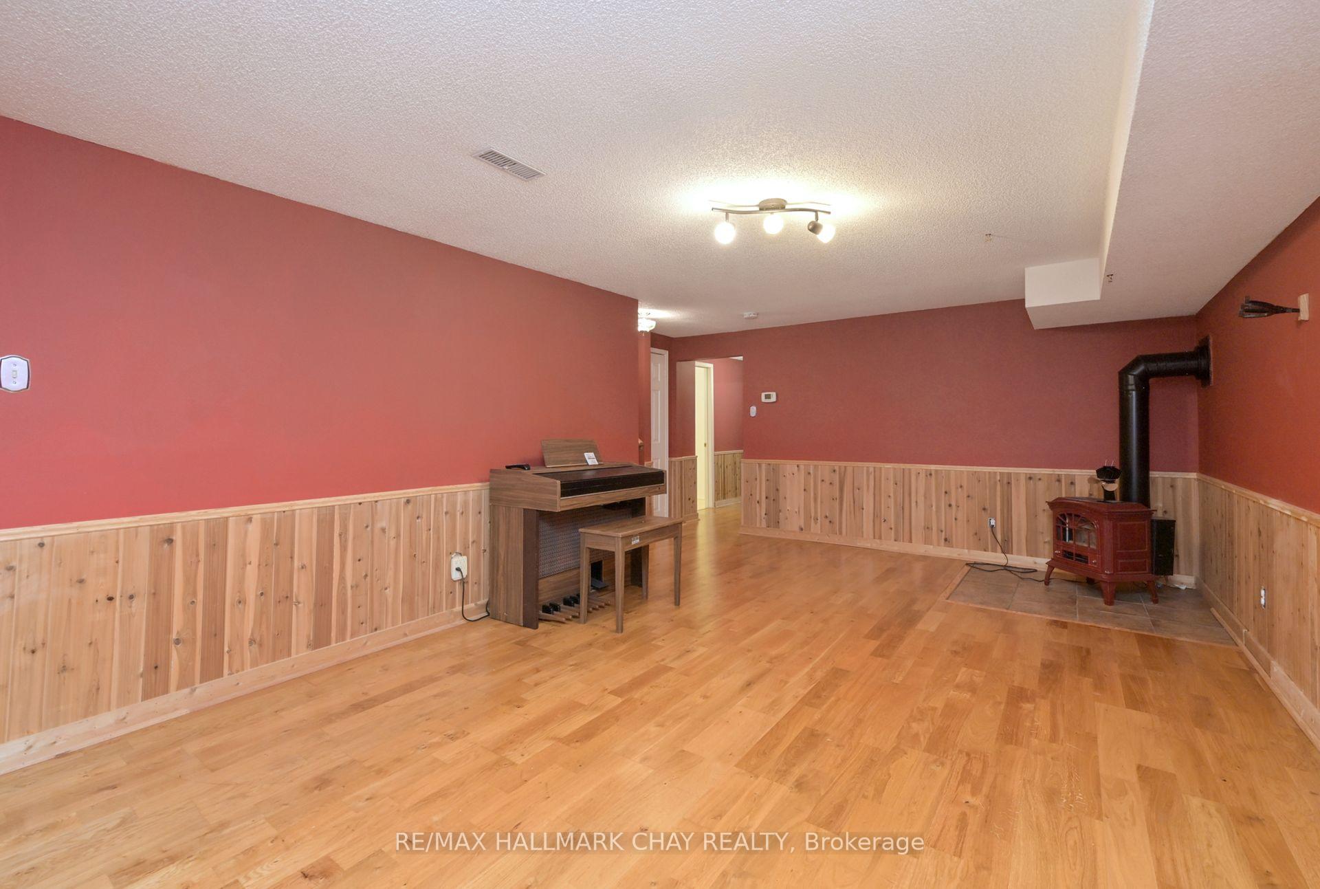 Photo 20 of 37 Kate Aitken Crescent, New Tecumseth, Beeton — HOMEH