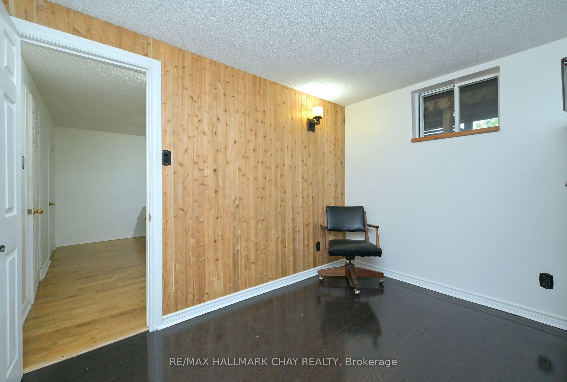 Photo 24 of 37 Kate Aitken Crescent, New Tecumseth, Beeton — HOMEH