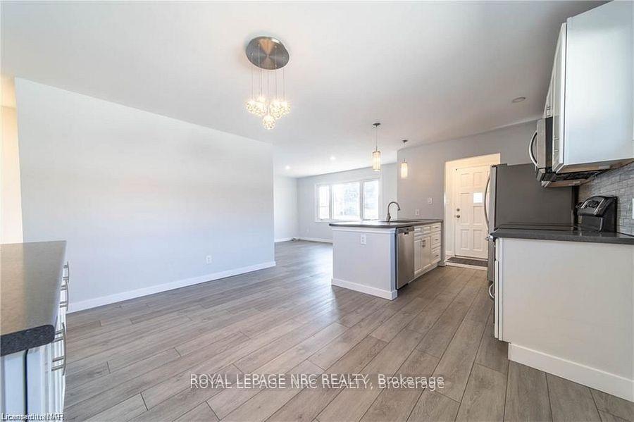 Photo 2 of 5746 Heritage Drive, Niagara Falls, Church's Lane — HOMEH