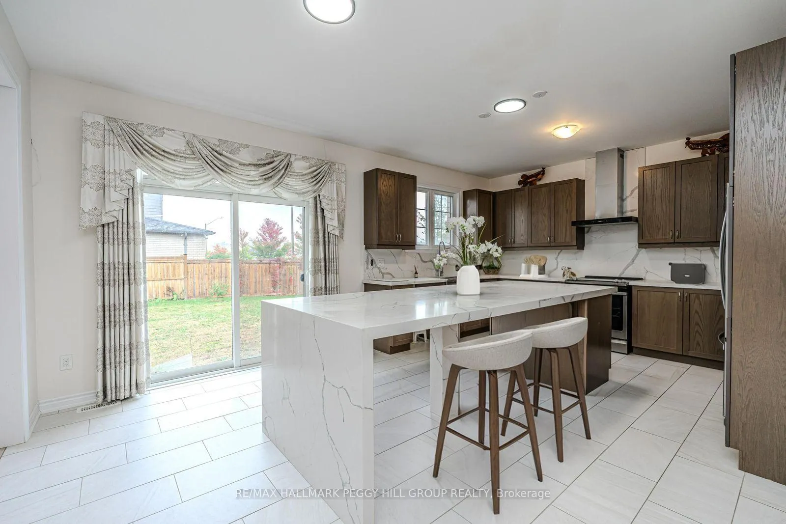 Photo 3 of 3027 Monarch Drive, Orillia — HOMEH