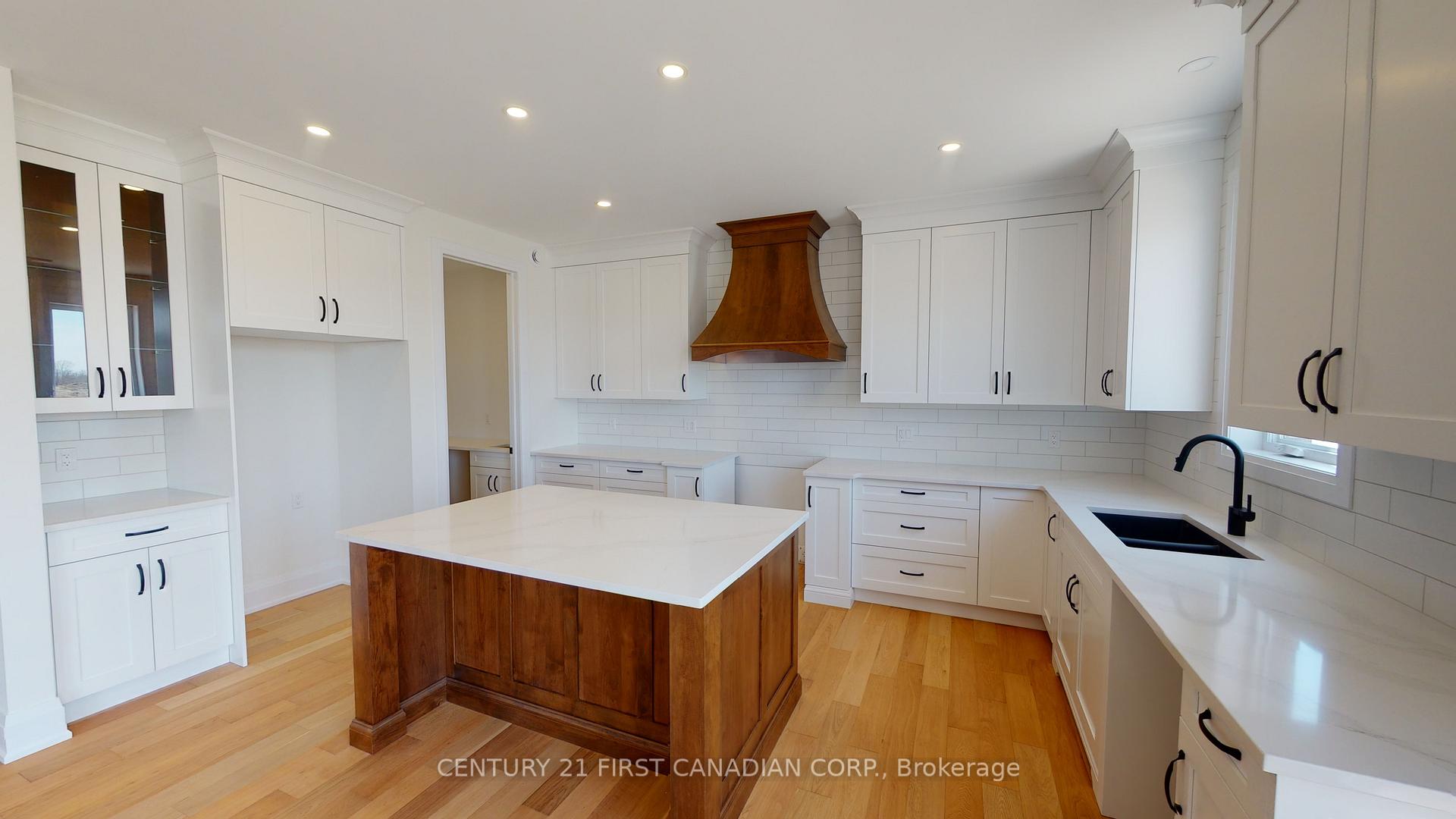 Photo 9 of 22 Postma Crescent, North Middlesex, Alisa Craig — HOMEH