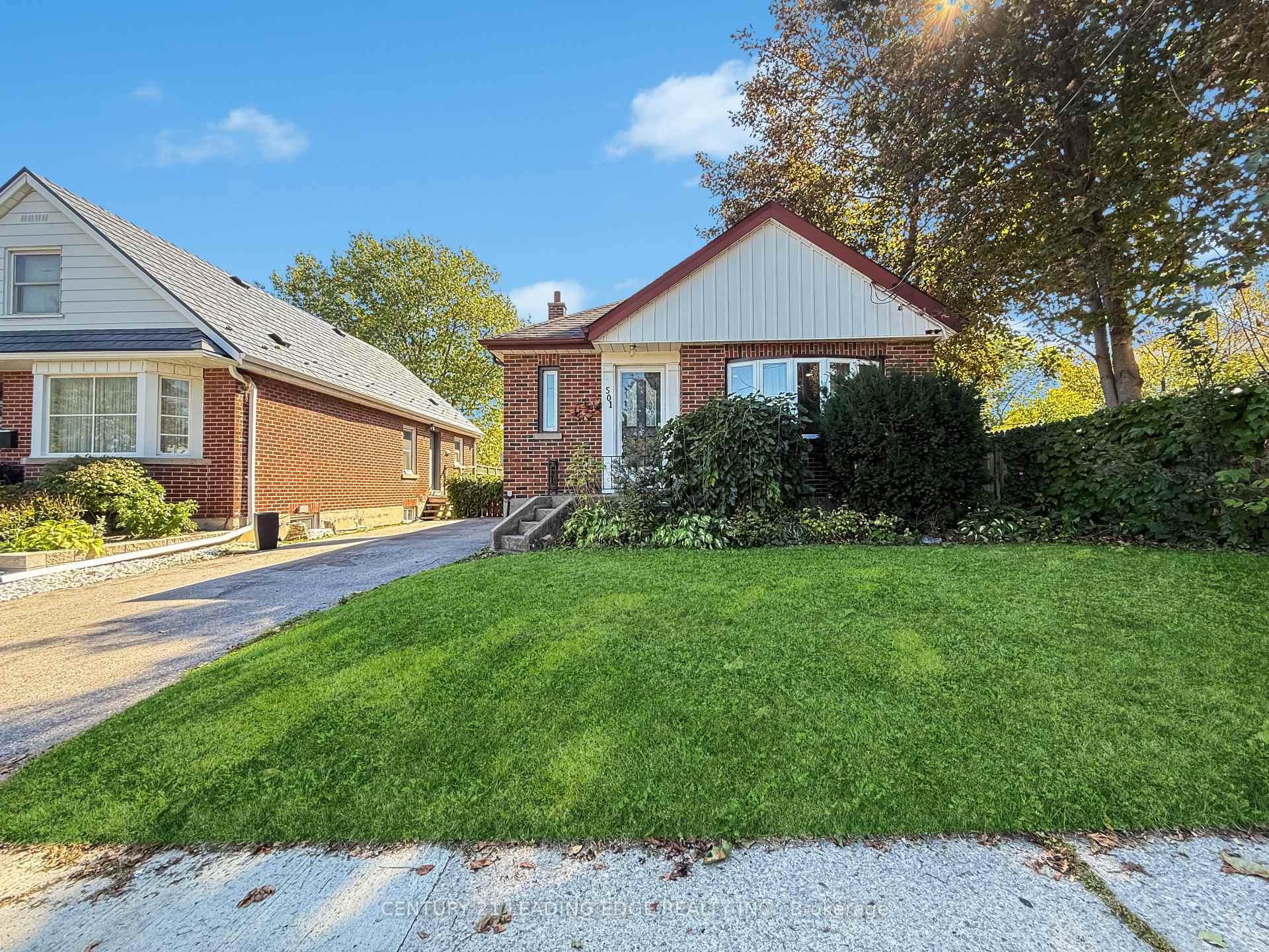 Photo 2 of 501 Bond Street E, Oshawa, O'Neill — HOMEH