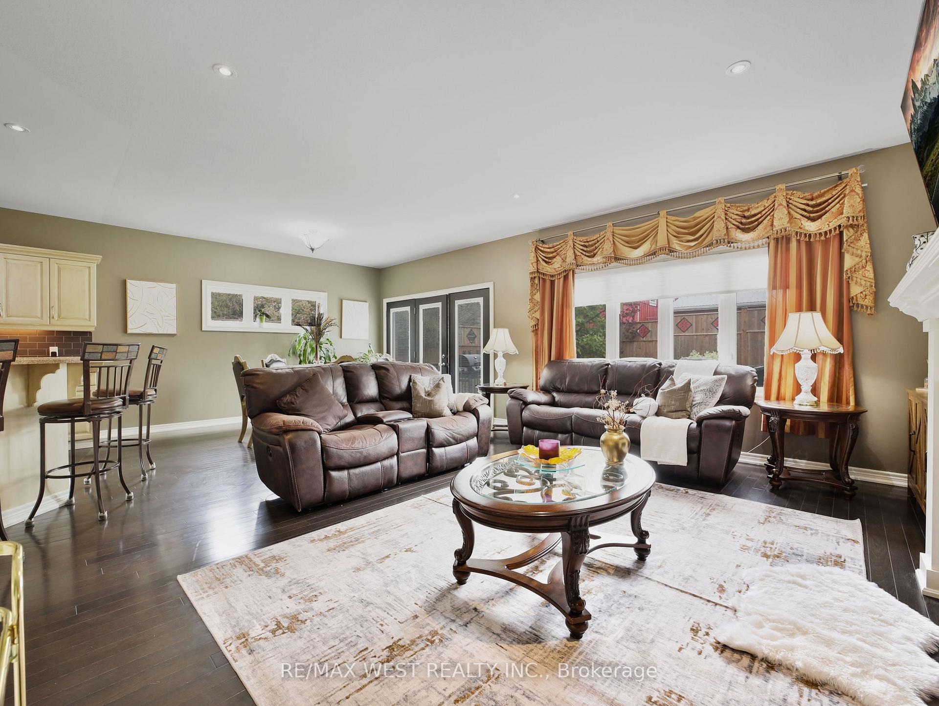 Photo 3 of 59 Cherry Ridge Boulevard, Pelham, Fenwick — HOMEH