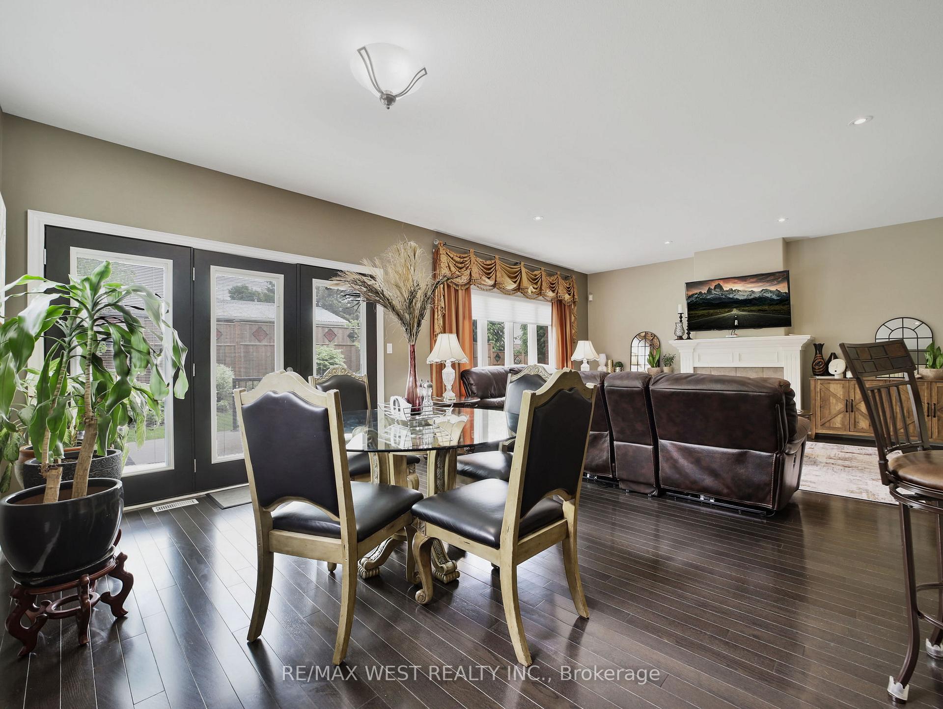 Photo 4 of 59 Cherry Ridge Boulevard, Pelham, Fenwick — HOMEH
