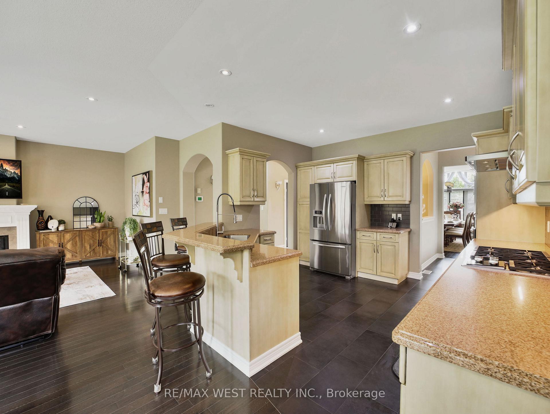 Photo 5 of 59 Cherry Ridge Boulevard, Pelham, Fenwick — HOMEH