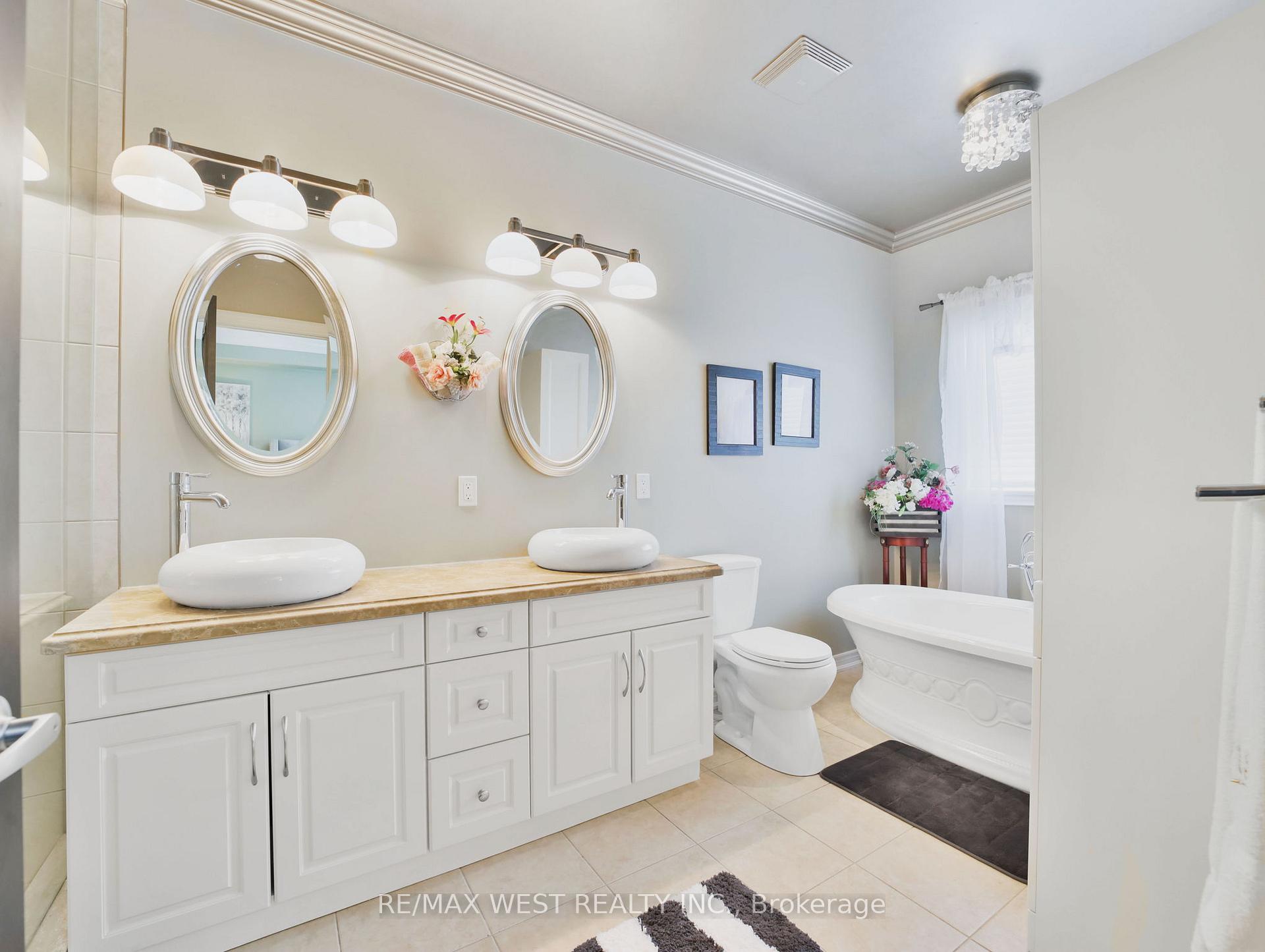 Photo 10 of 59 Cherry Ridge Boulevard, Pelham, Fenwick — HOMEH