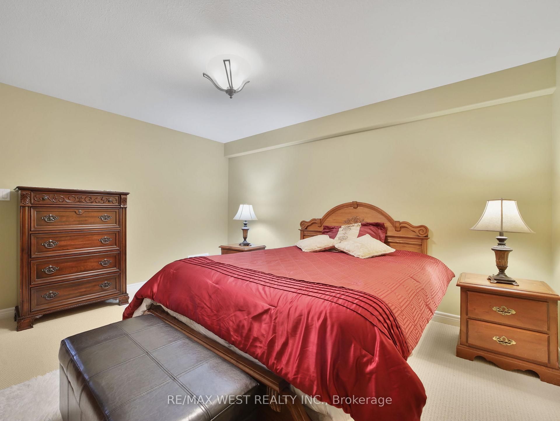 Photo 12 of 59 Cherry Ridge Boulevard, Pelham, Fenwick — HOMEH
