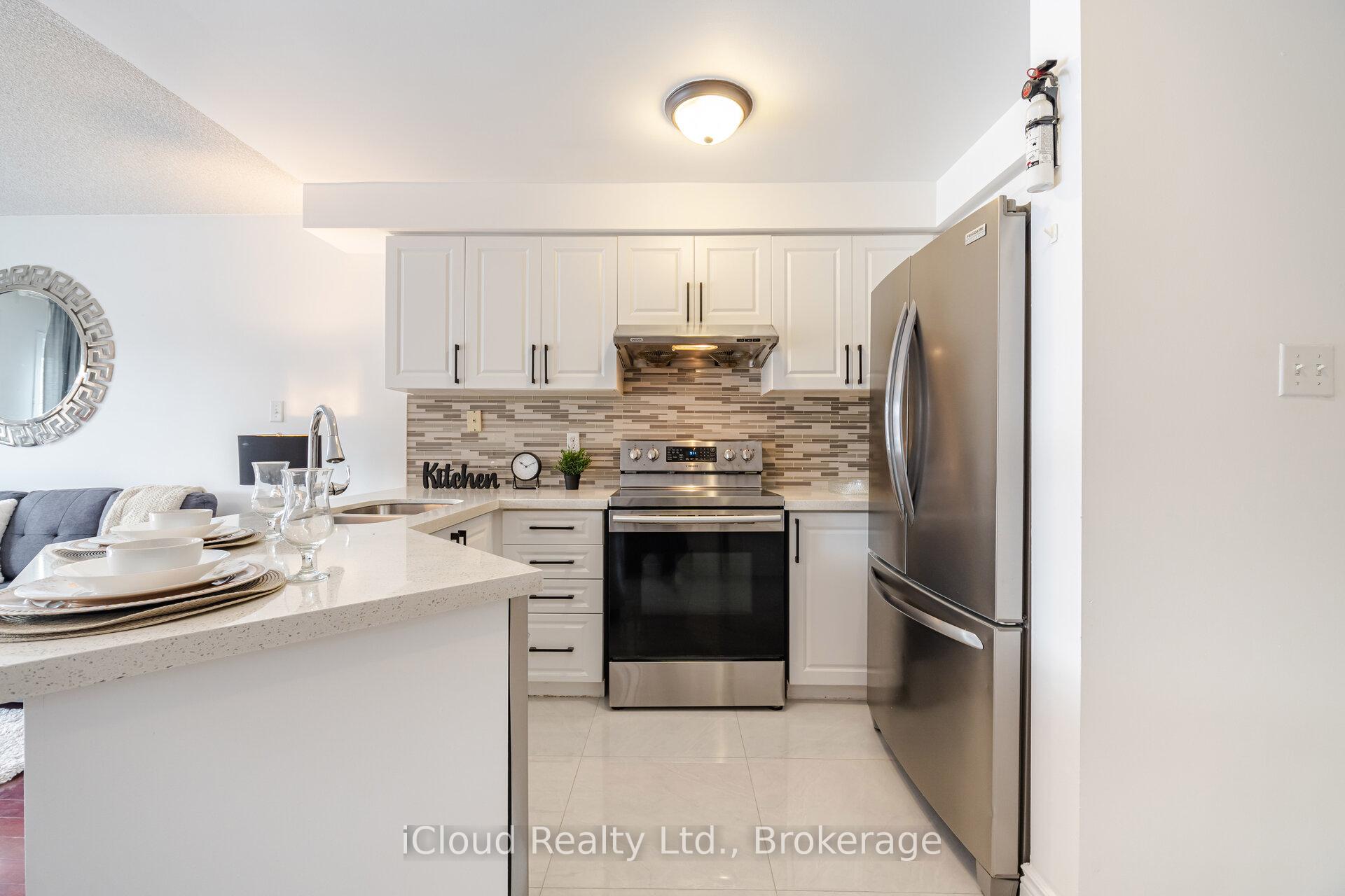 Photo 5 of 5410 Sweetgrass Gate, Mississauga, East Credit — HOMEH