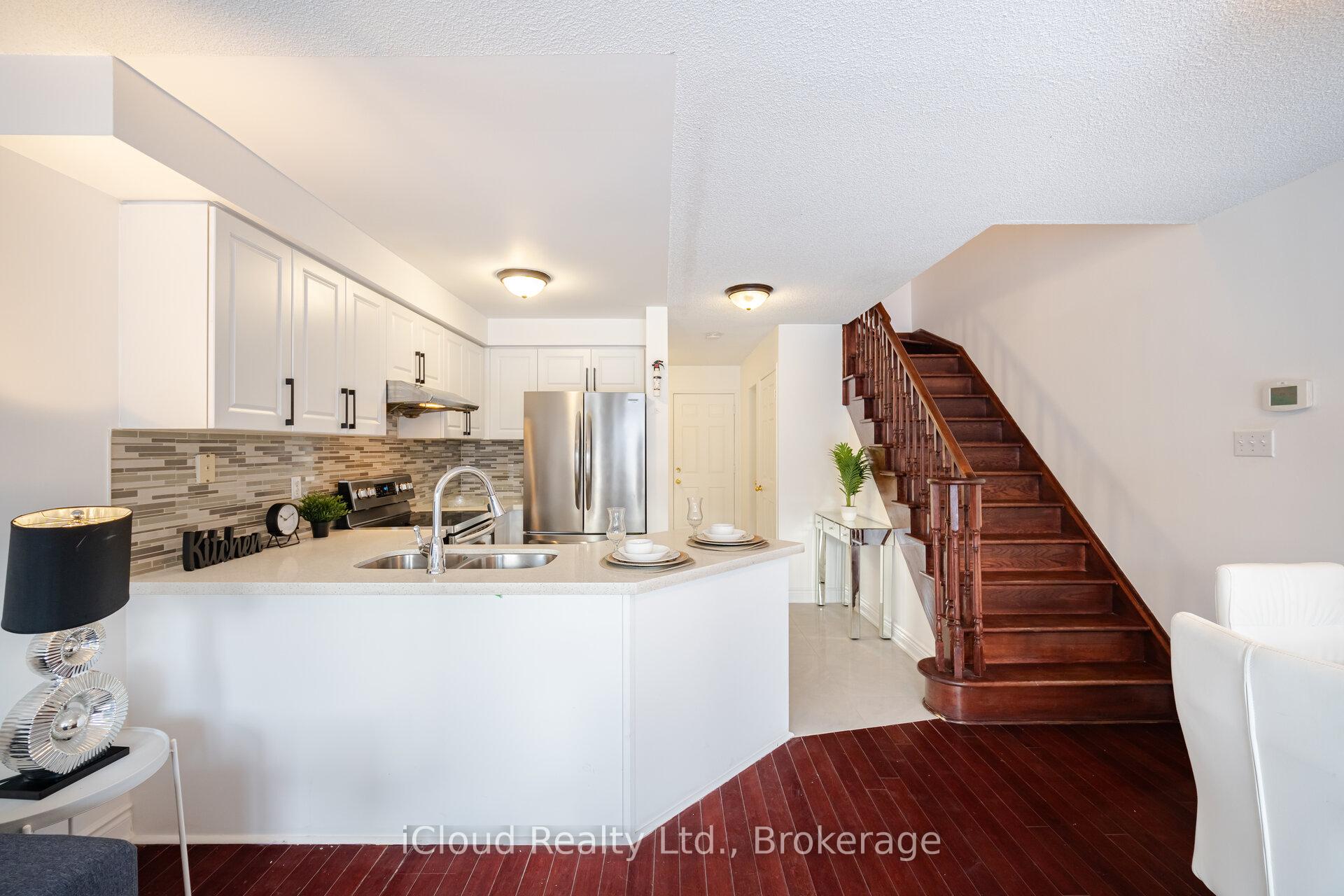 Photo 8 of 5410 Sweetgrass Gate, Mississauga, East Credit — HOMEH