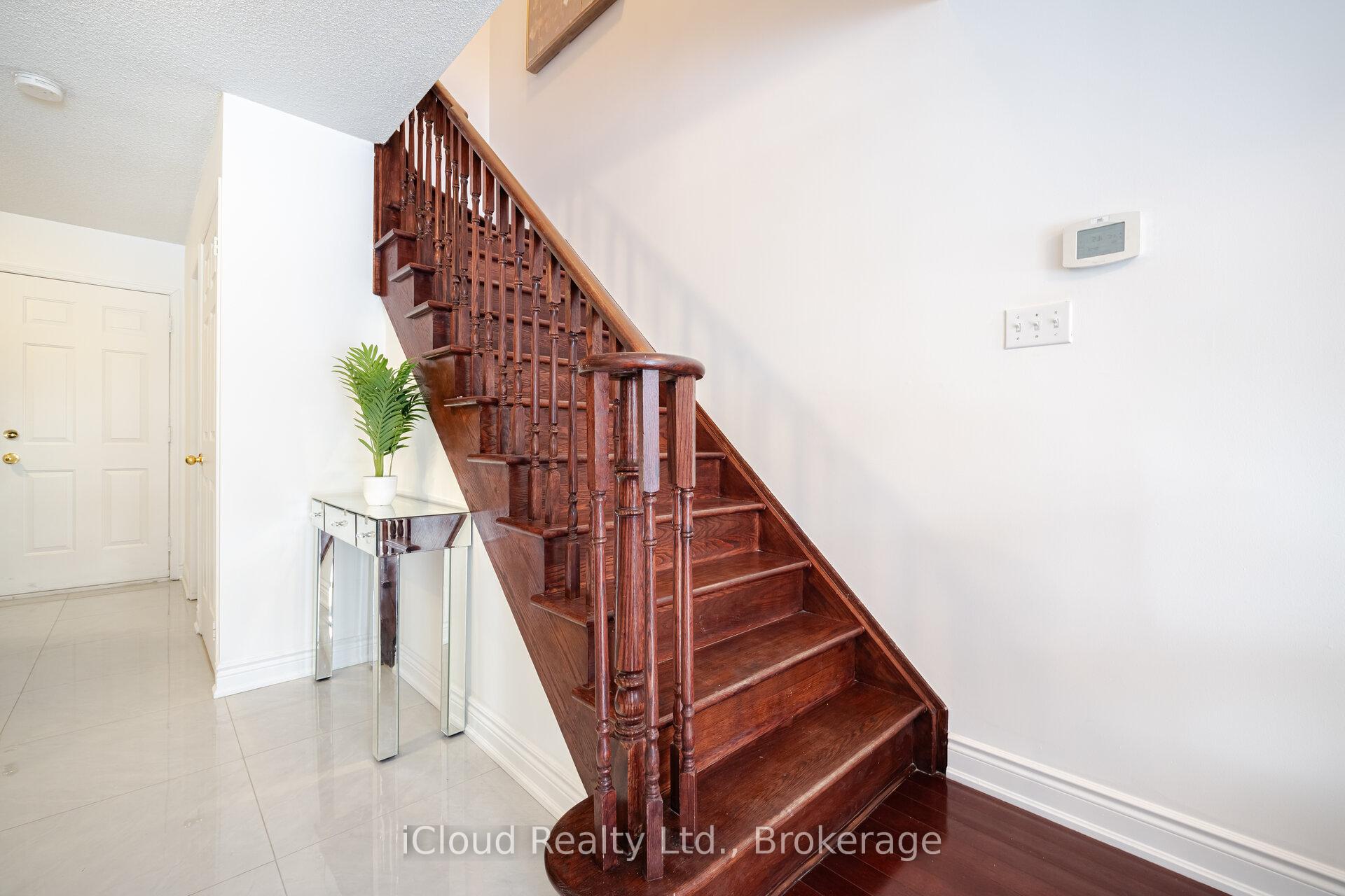 Photo 18 of 5410 Sweetgrass Gate, Mississauga, East Credit — HOMEH