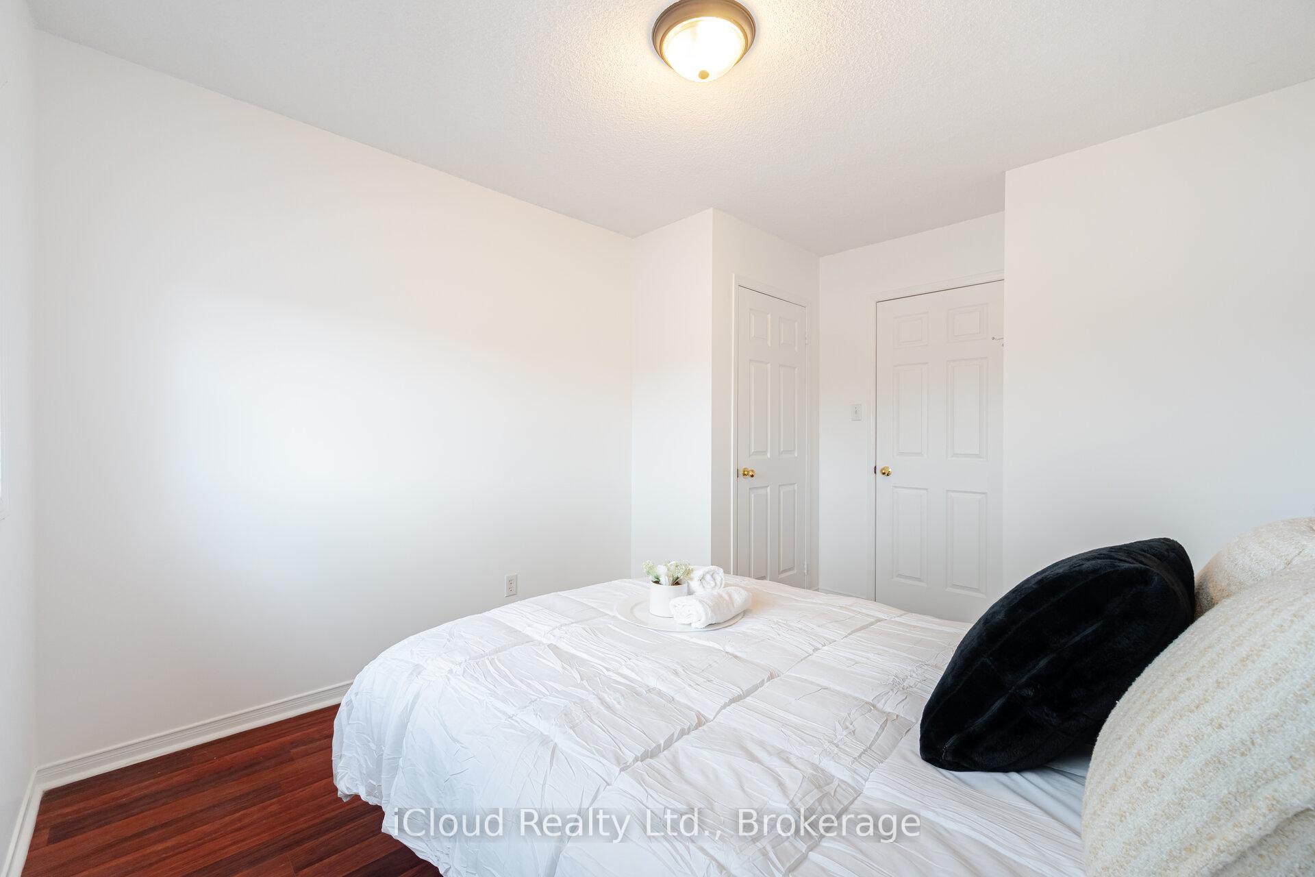 Photo 24 of 5410 Sweetgrass Gate, Mississauga, East Credit — HOMEH