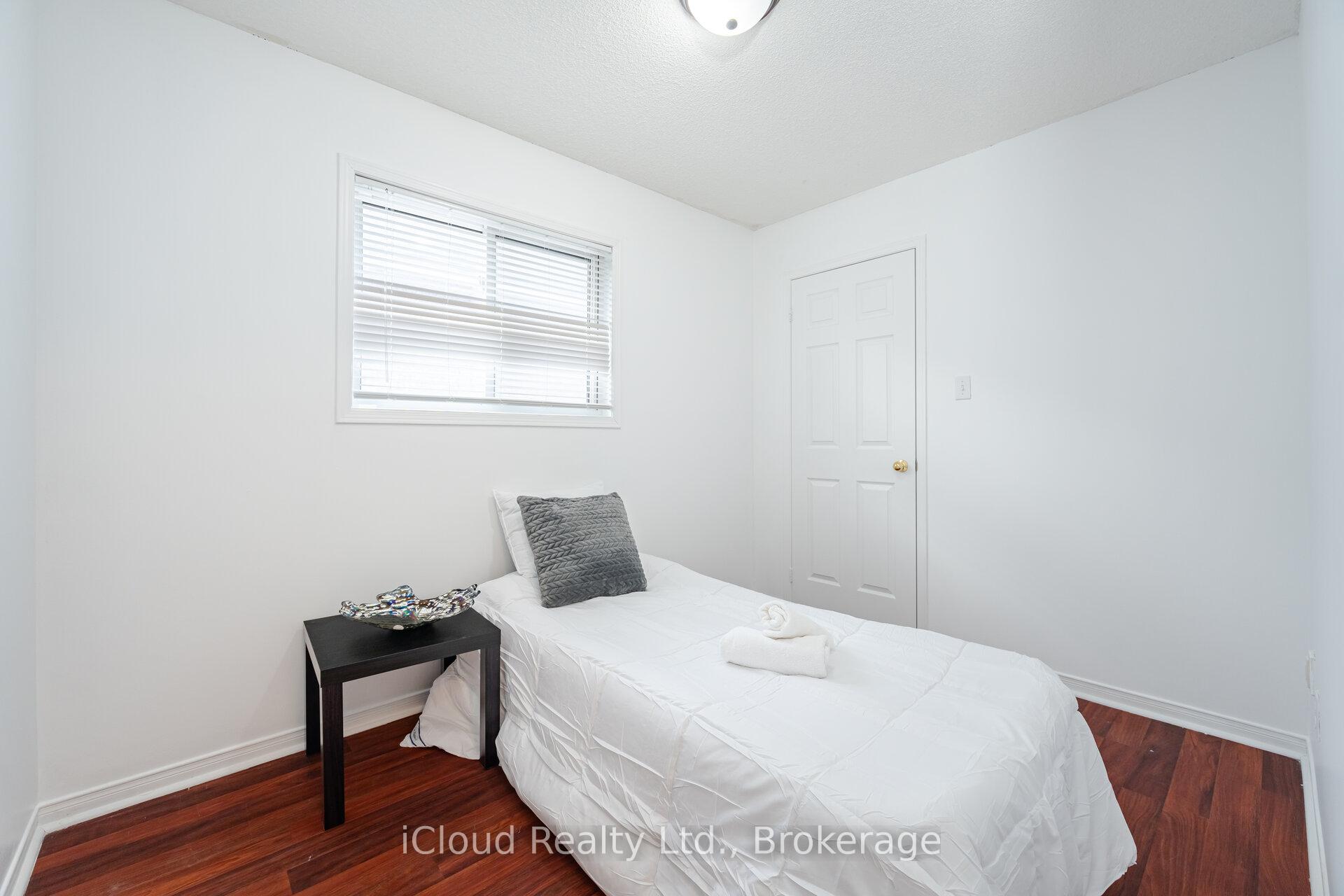 Photo 25 of 5410 Sweetgrass Gate, Mississauga, East Credit — HOMEH