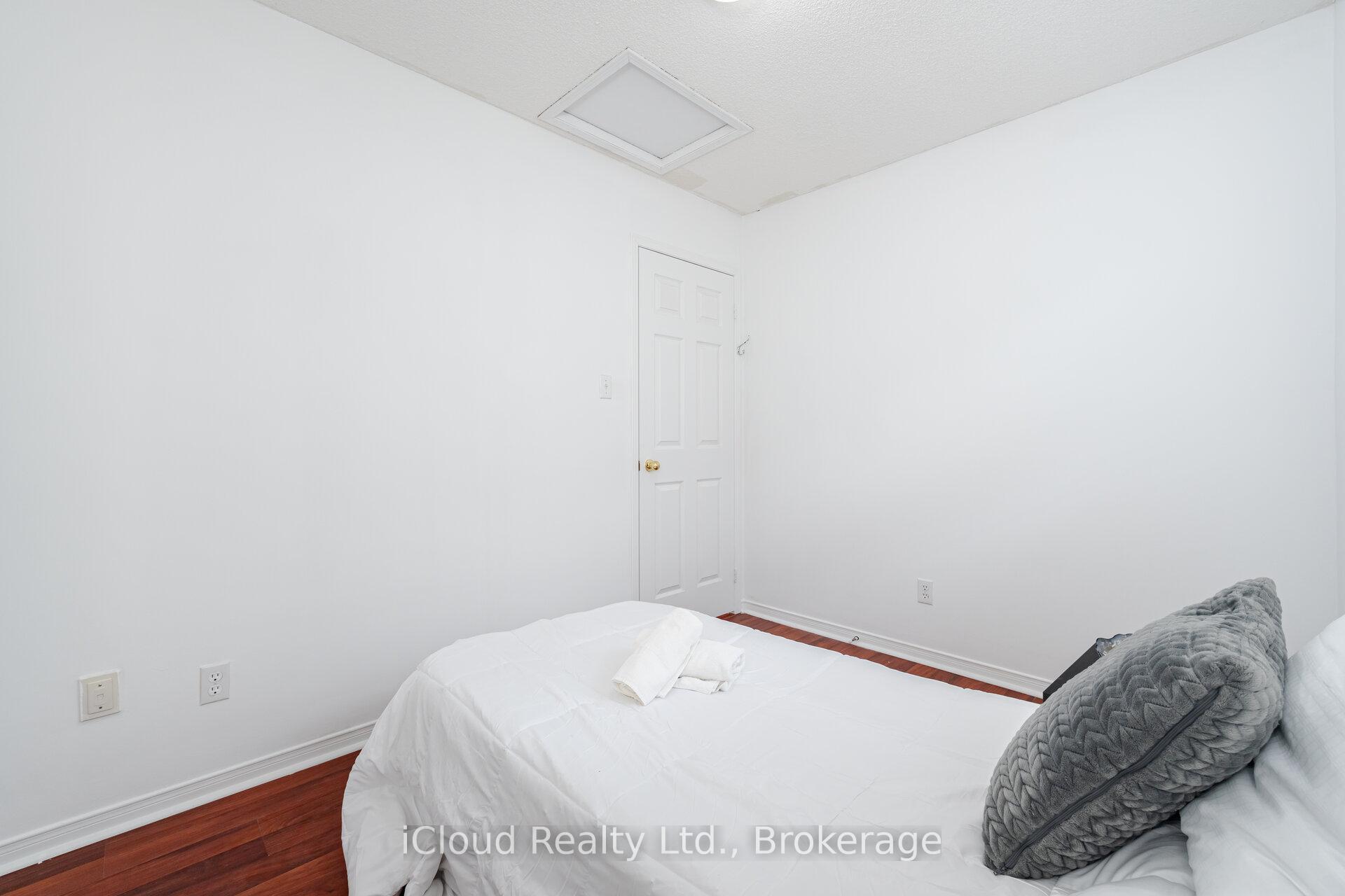 Photo 26 of 5410 Sweetgrass Gate, Mississauga, East Credit — HOMEH