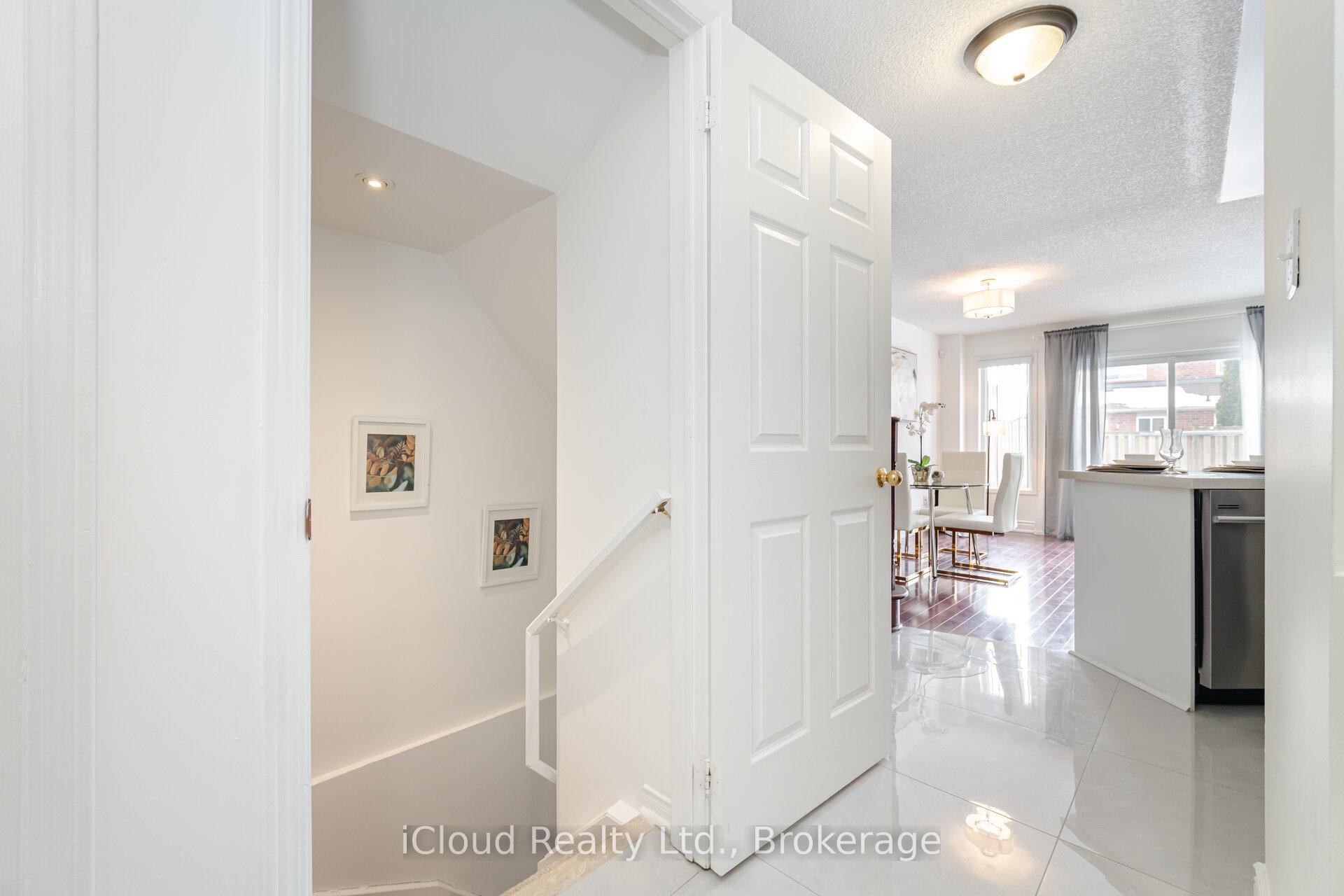 Photo 28 of 5410 Sweetgrass Gate, Mississauga, East Credit — HOMEH
