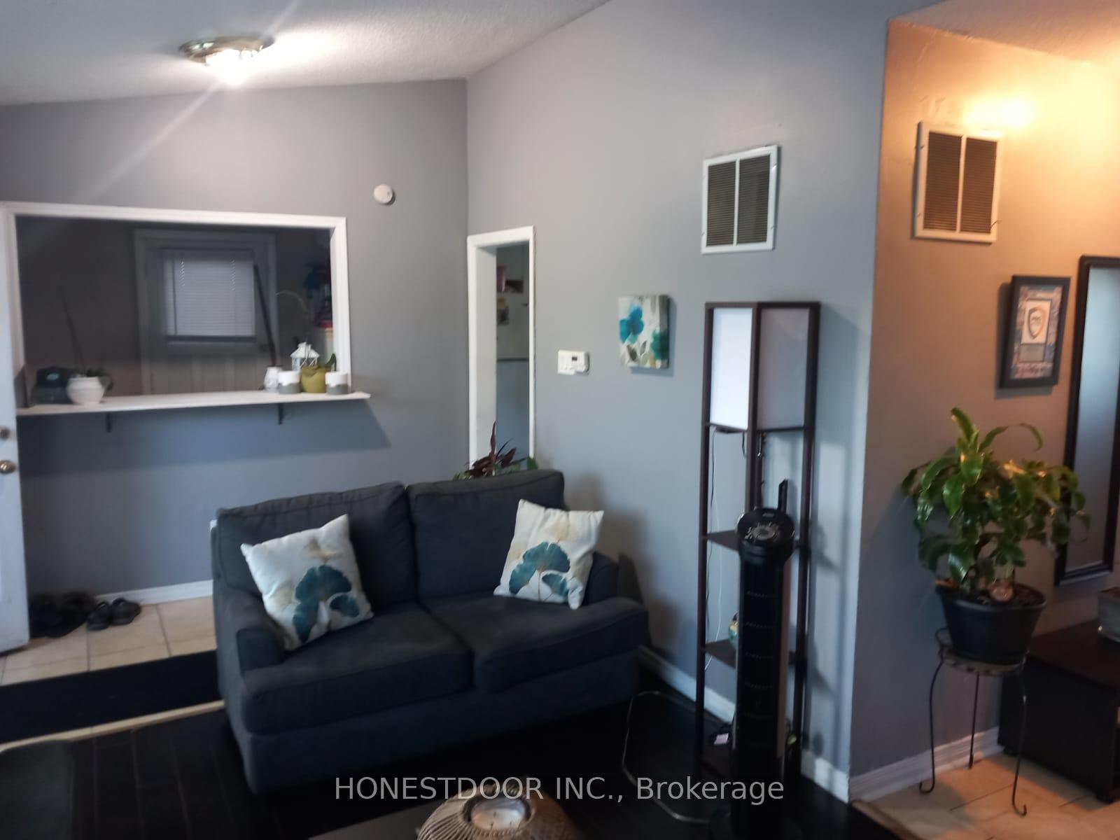 Photo 3 of 7568 Redstone Road, Mississauga, Malton — HOMEH