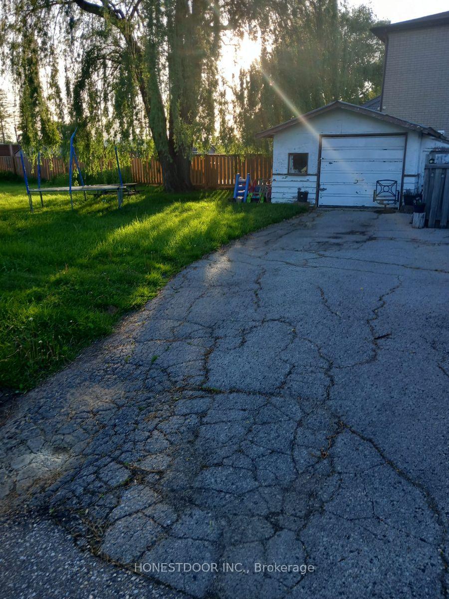 Photo 9 of 7568 Redstone Road, Mississauga, Malton — HOMEH