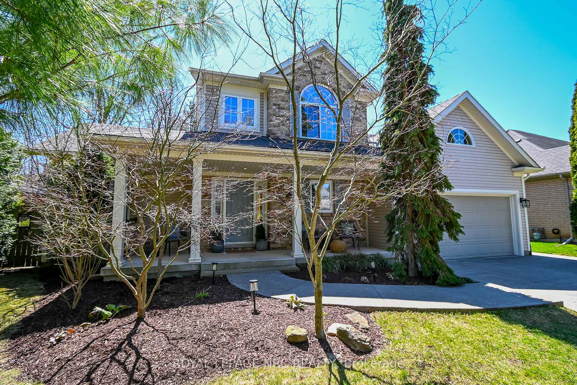Photo 3 of 14 Bacon Lane, Pelham, Fonthill — HOMEH