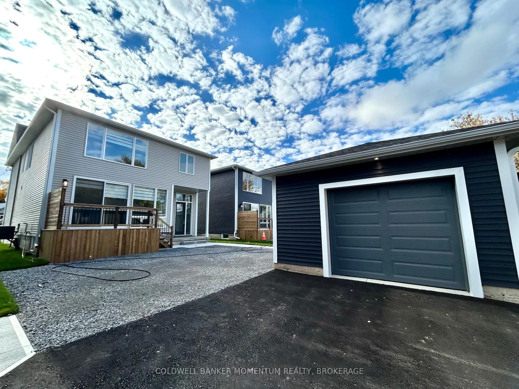 Photo 2 of Unit Upper, 5091 Bridge Street, Niagara Falls, Downtown — HOMEH