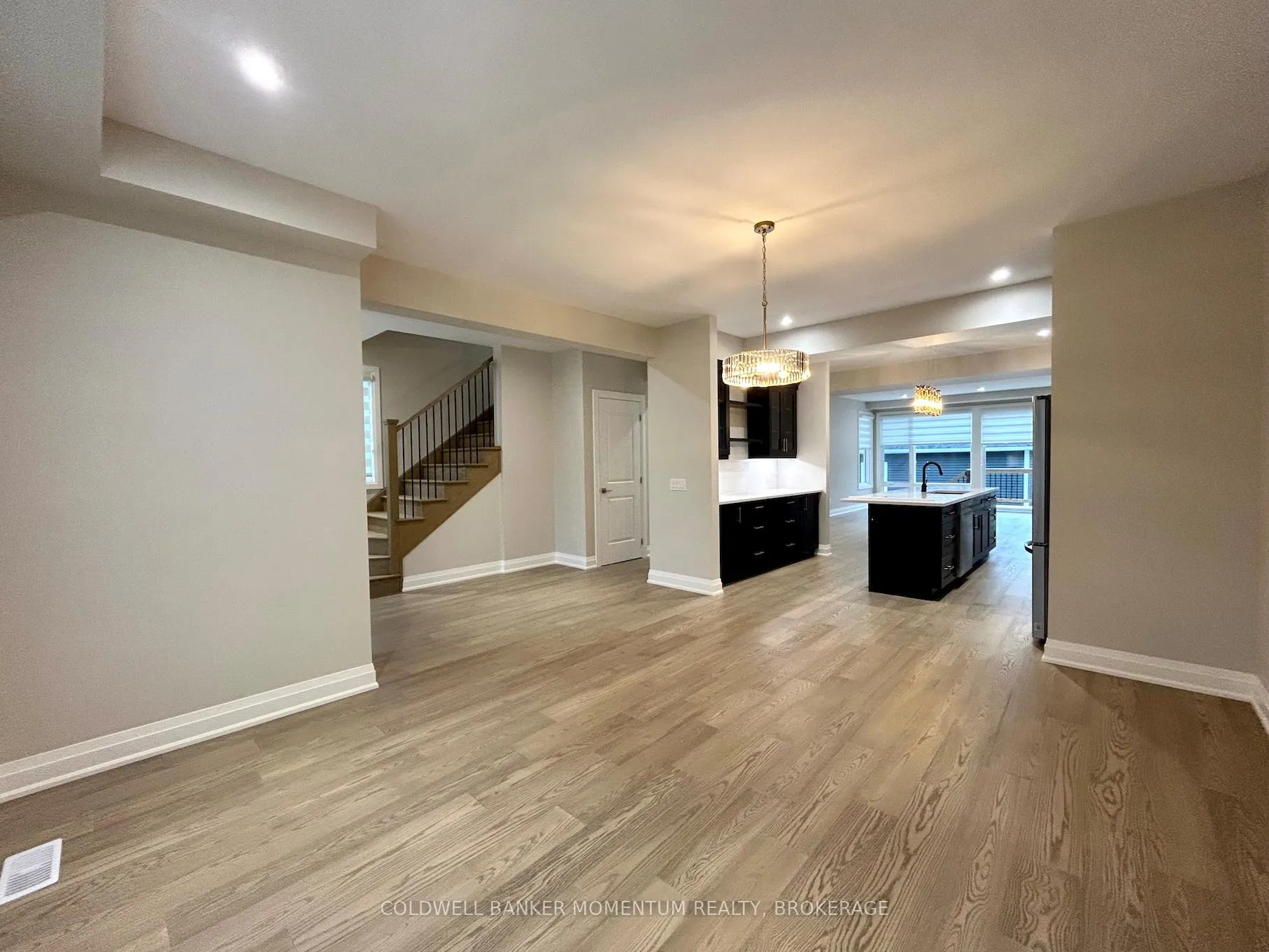 Photo 6 of Unit Upper, 5091 Bridge Street, Niagara Falls, Downtown — HOMEH