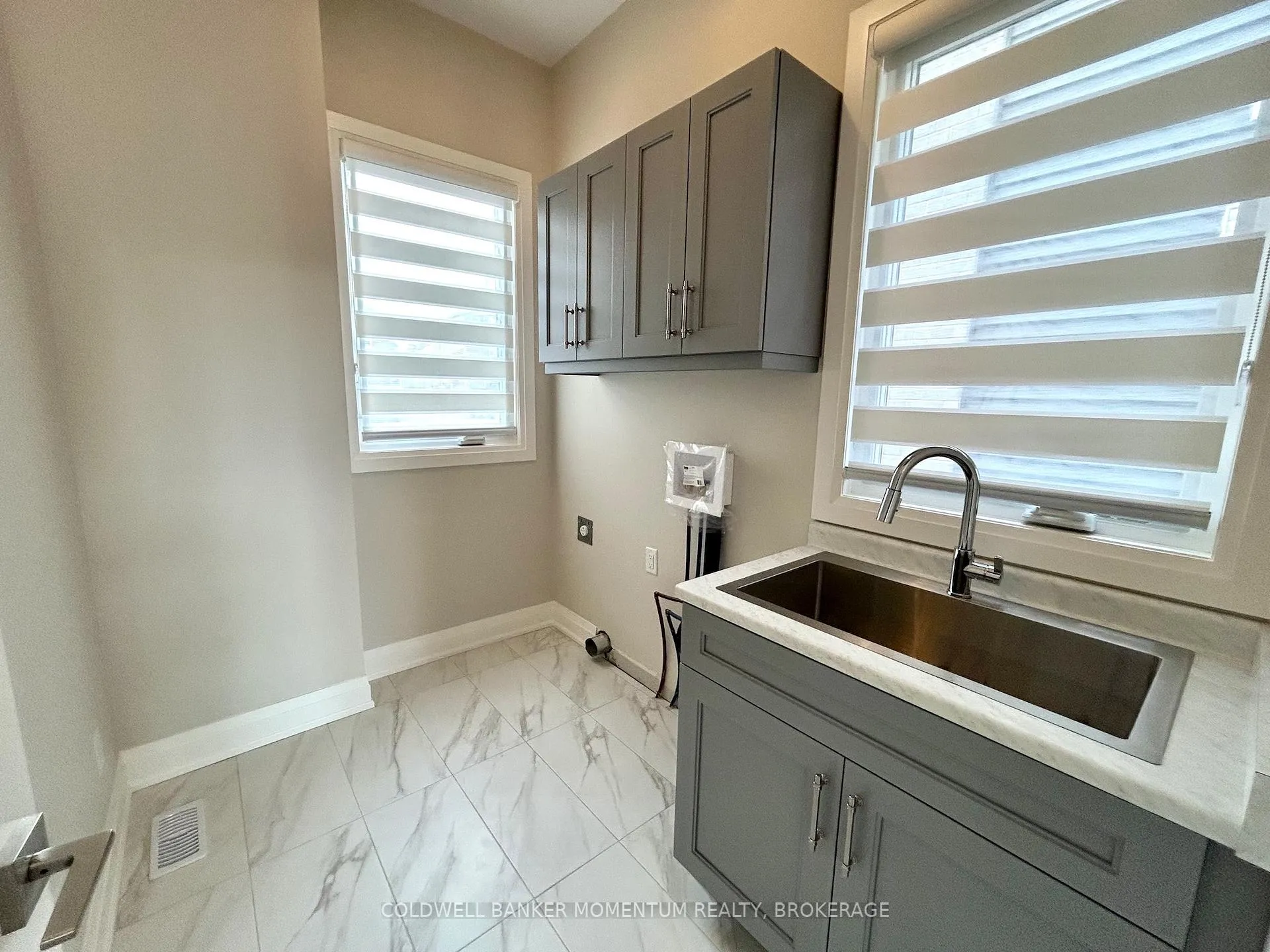 Photo 15 of Unit Upper, 5091 Bridge Street, Niagara Falls, Downtown — HOMEH