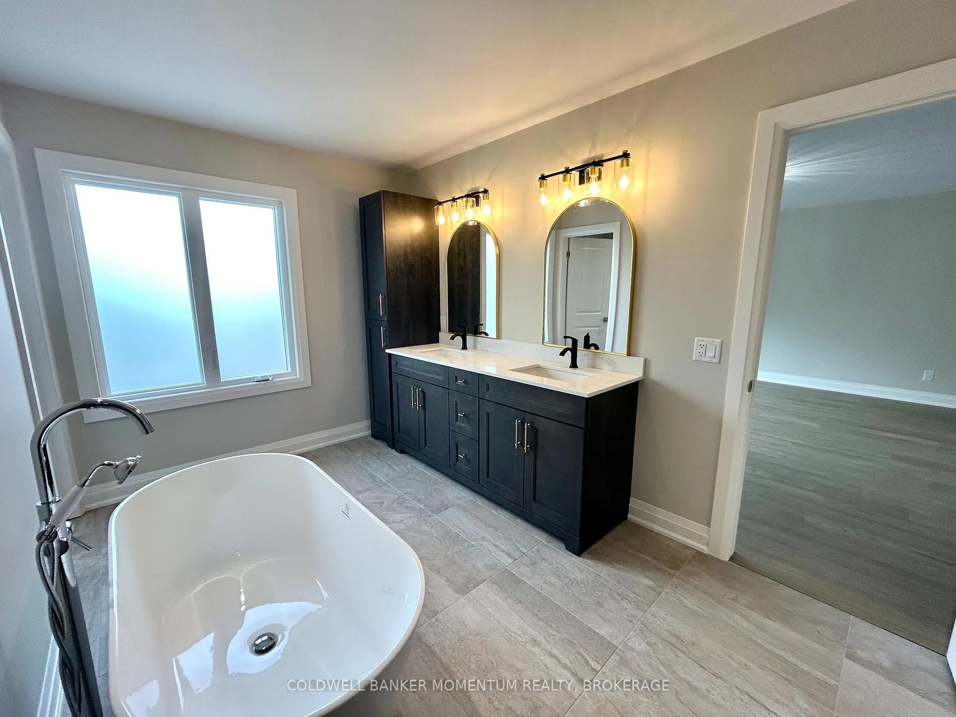 Photo 21 of Unit Upper, 5091 Bridge Street, Niagara Falls, Downtown — HOMEH