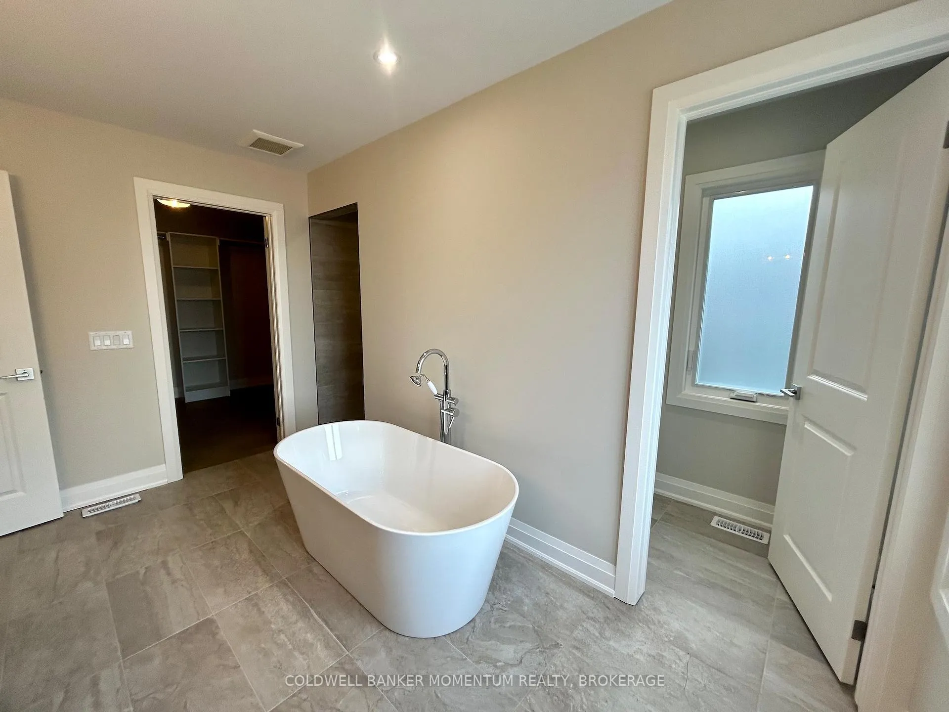 Photo 23 of Unit Upper, 5091 Bridge Street, Niagara Falls, Downtown — HOMEH