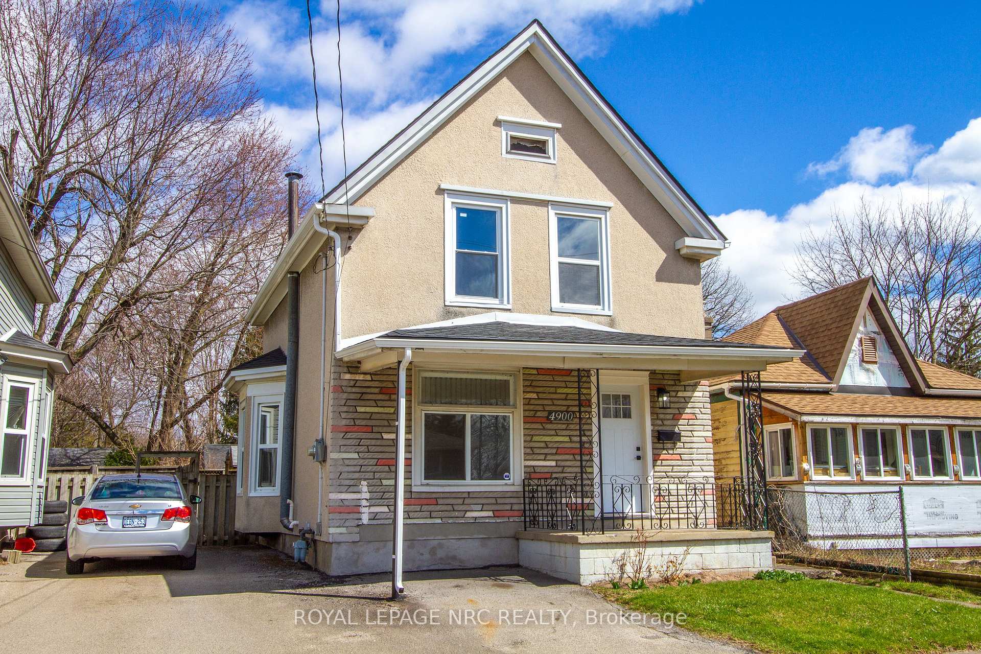 Photo 1 of 4900 St Clair Avenue, Niagara Falls, Downtown — HOMEH