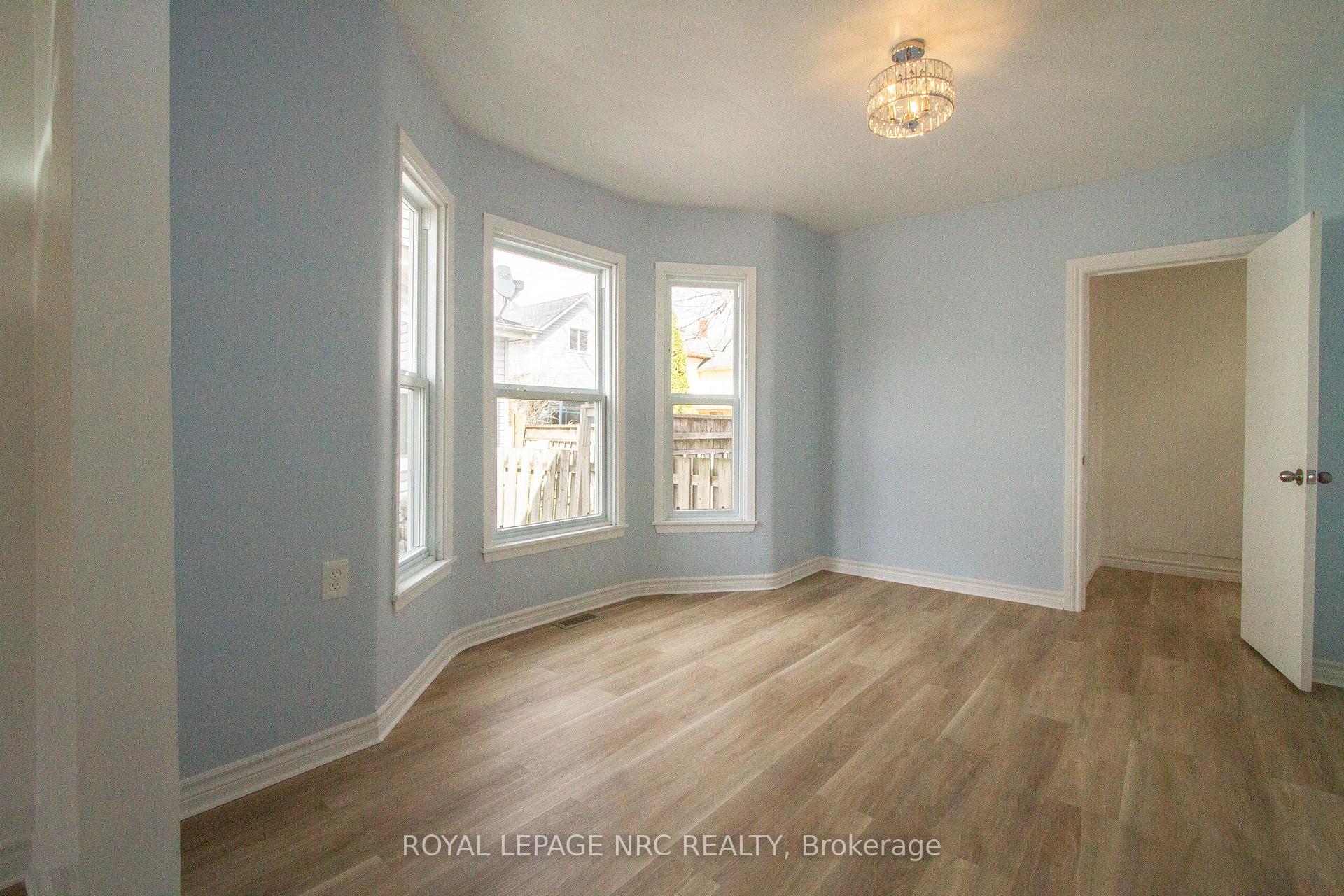 Photo 4 of 4900 St Clair Avenue, Niagara Falls, Downtown — HOMEH