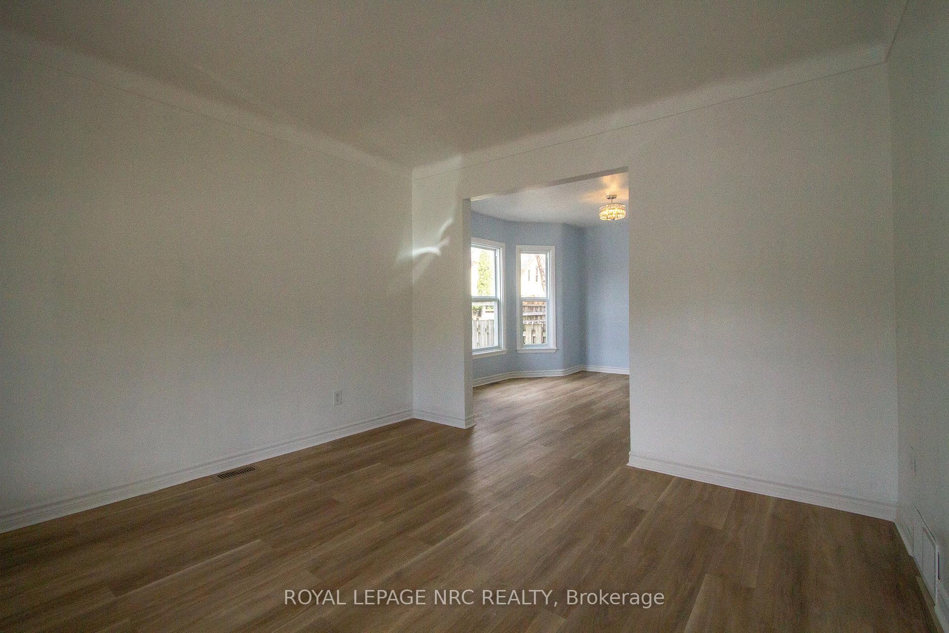 Photo 5 of 4900 St Clair Avenue, Niagara Falls, Downtown — HOMEH