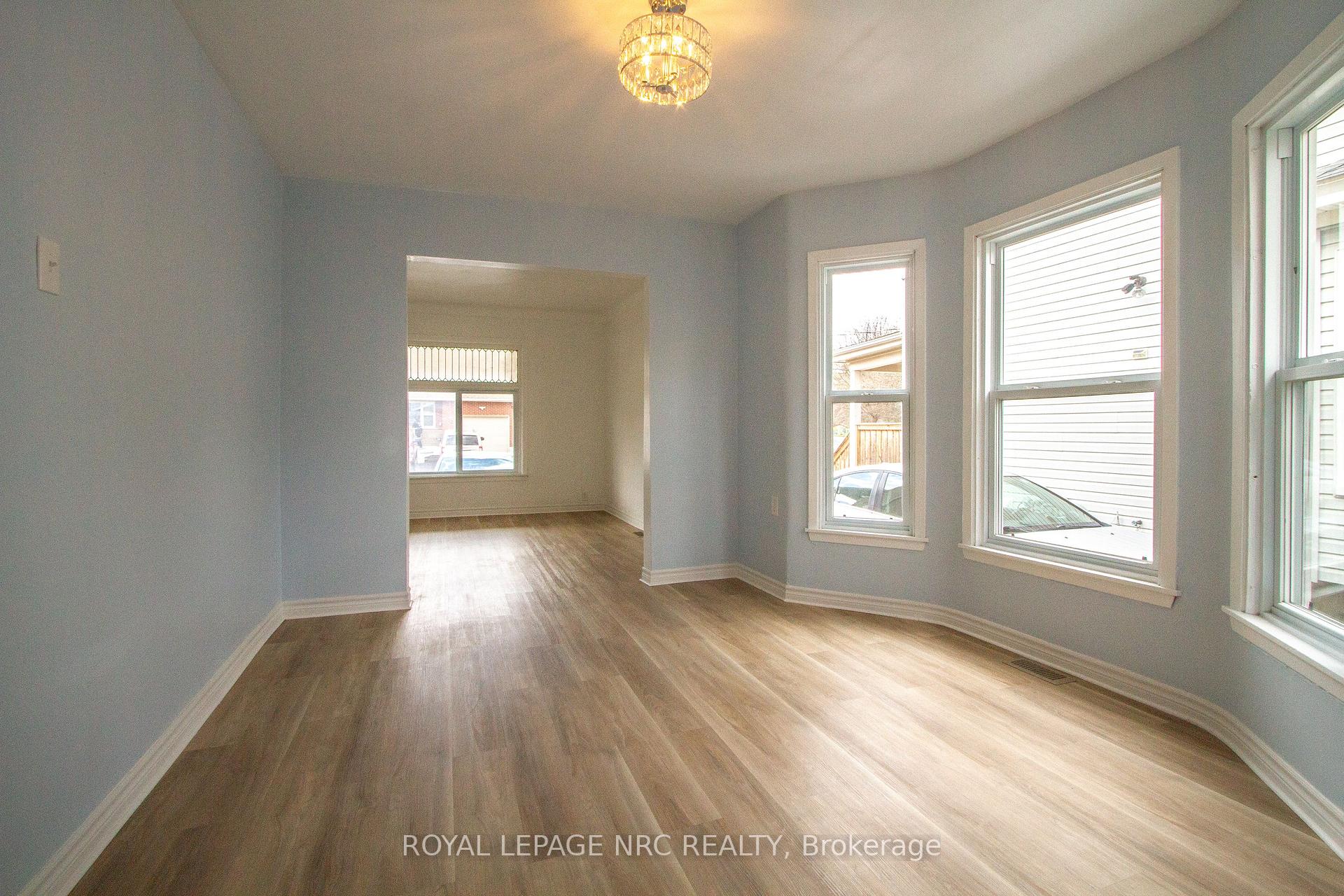 Photo 6 of 4900 St Clair Avenue, Niagara Falls, Downtown — HOMEH