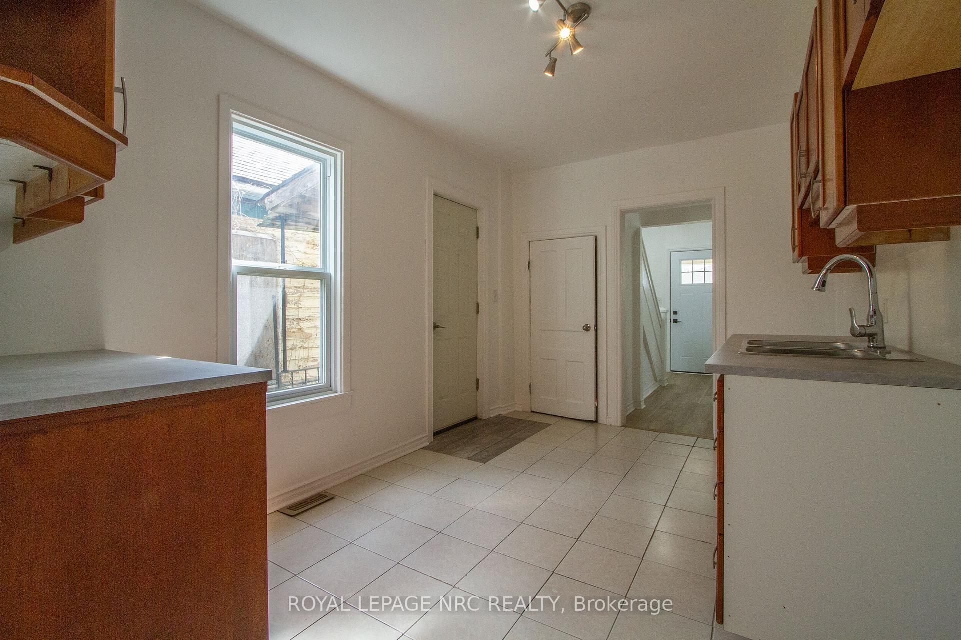 Photo 8 of 4900 St Clair Avenue, Niagara Falls, Downtown — HOMEH