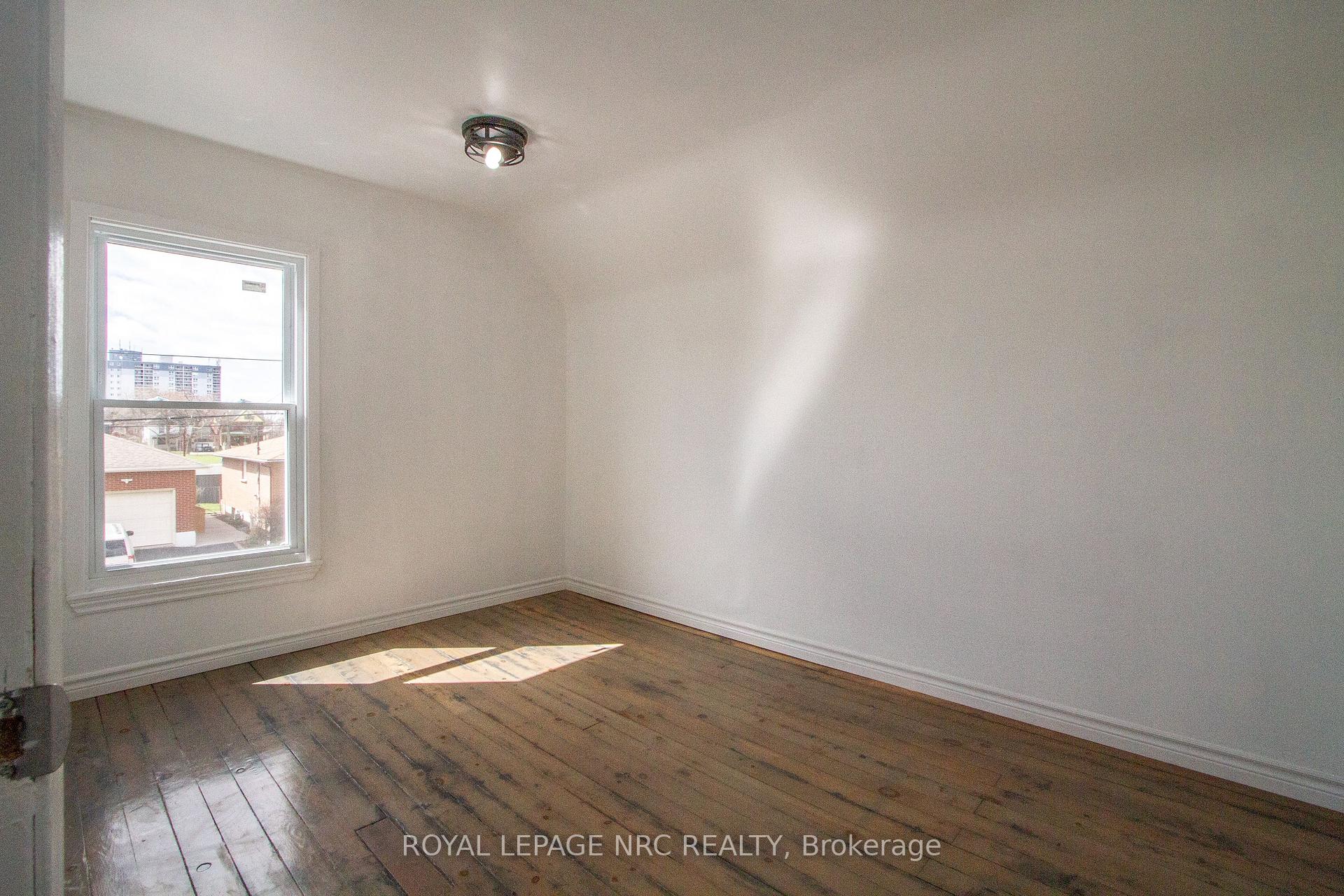 Photo 13 of 4900 St Clair Avenue, Niagara Falls, Downtown — HOMEH