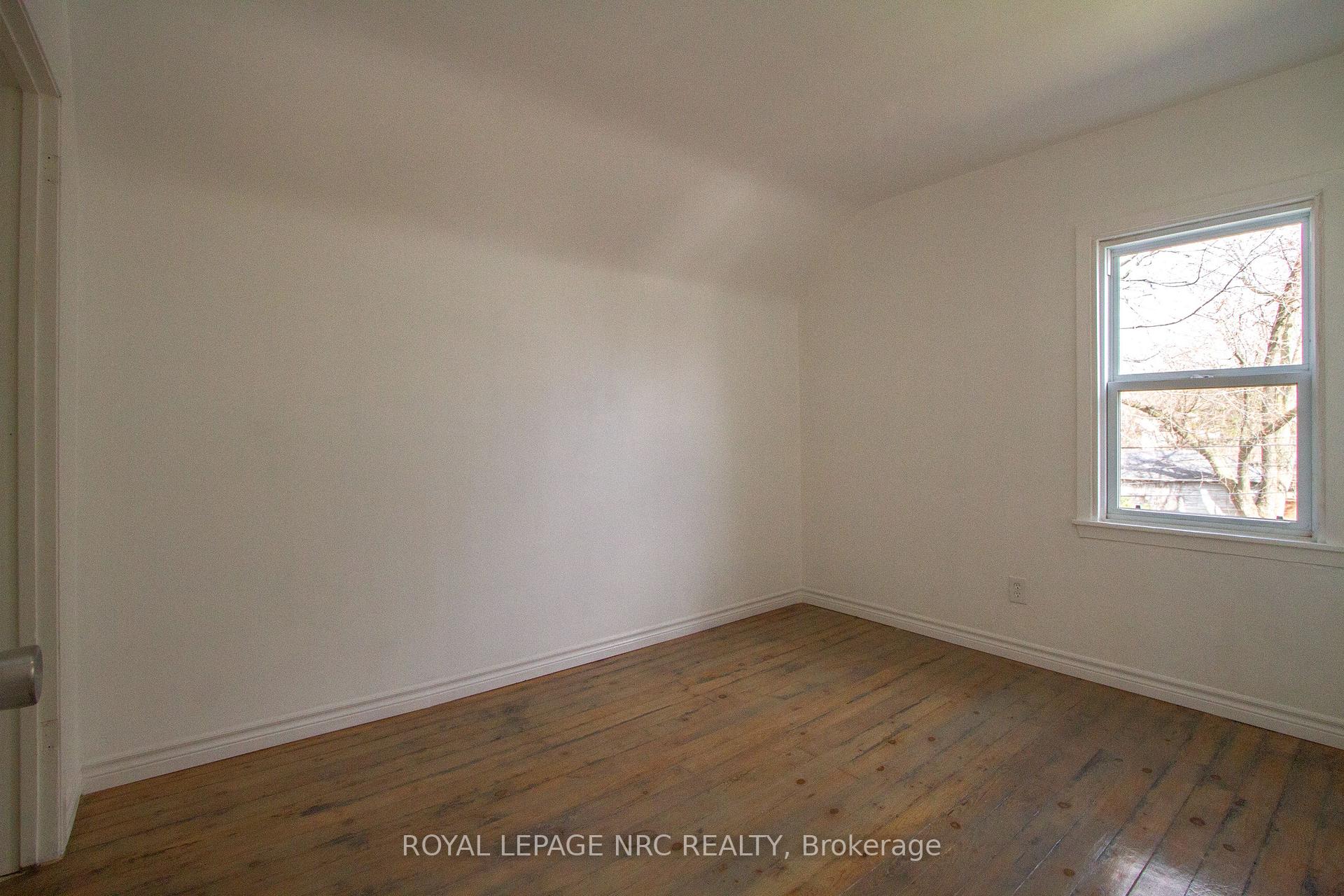 Photo 15 of 4900 St Clair Avenue, Niagara Falls, Downtown — HOMEH