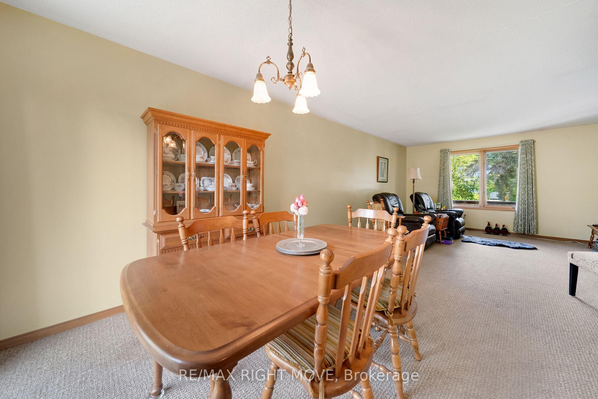 Photo 7 of 10 Dancy Drive, Orillia — HOMEH
