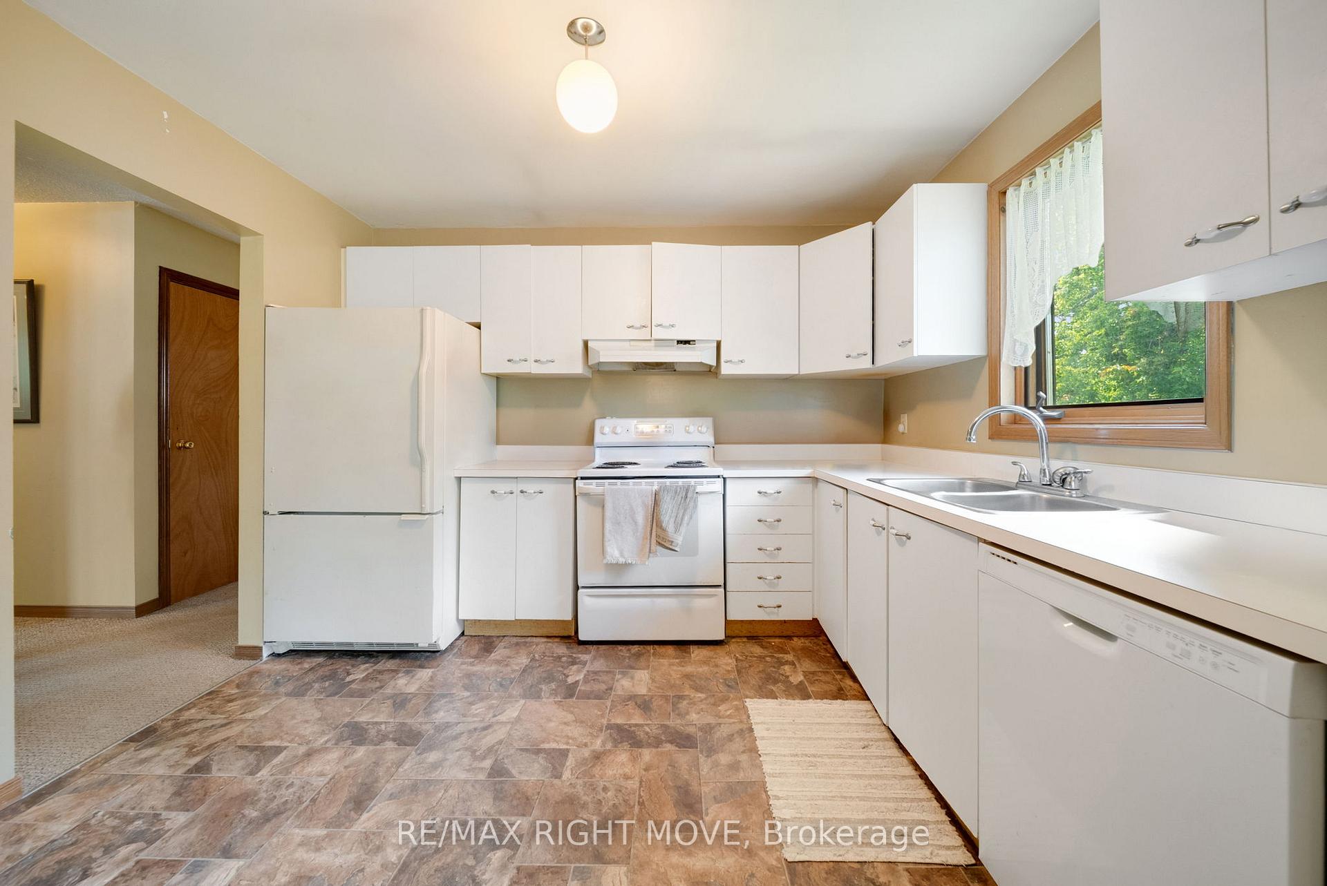 Photo 8 of 10 Dancy Drive, Orillia — HOMEH