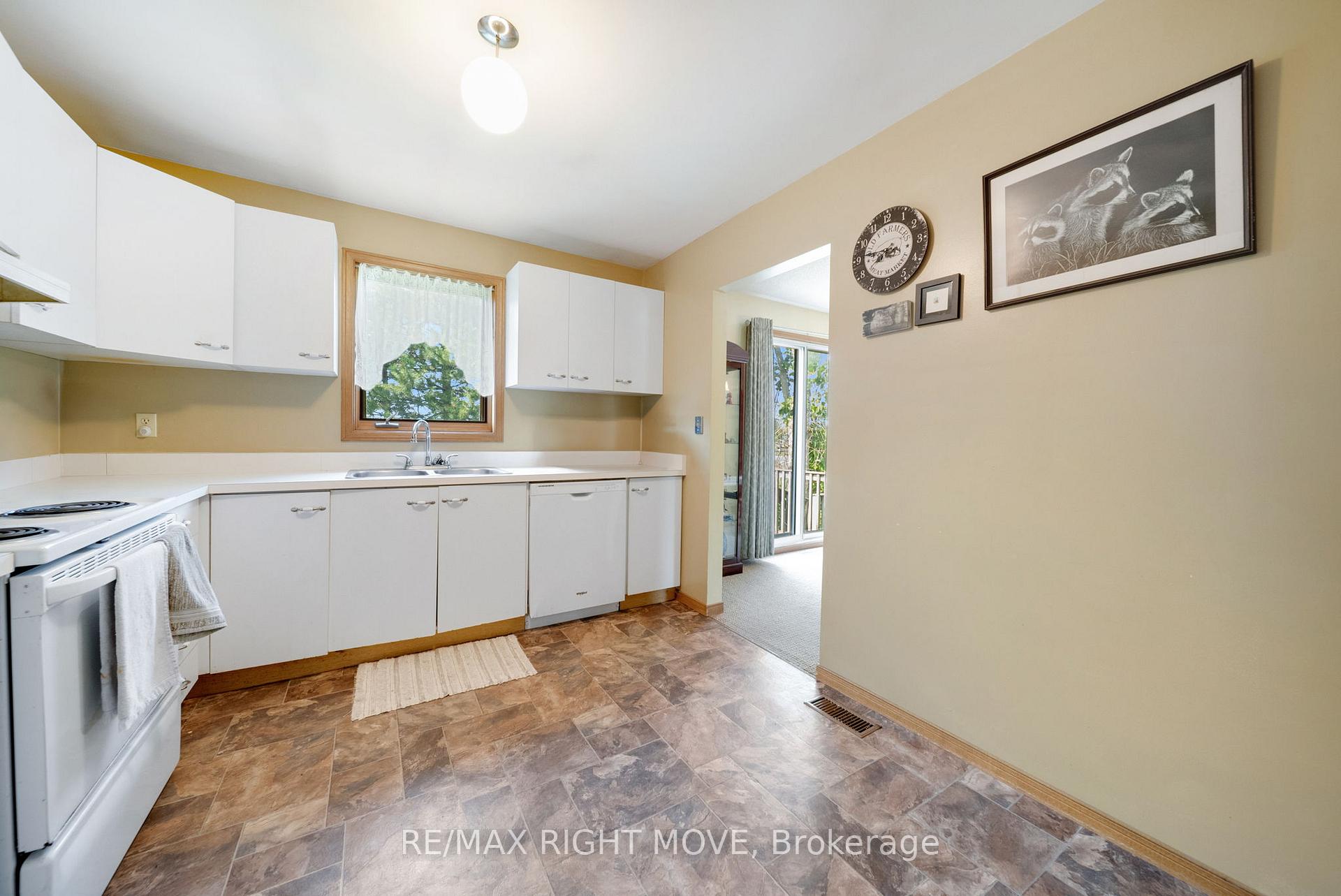 Photo 9 of 10 Dancy Drive, Orillia — HOMEH