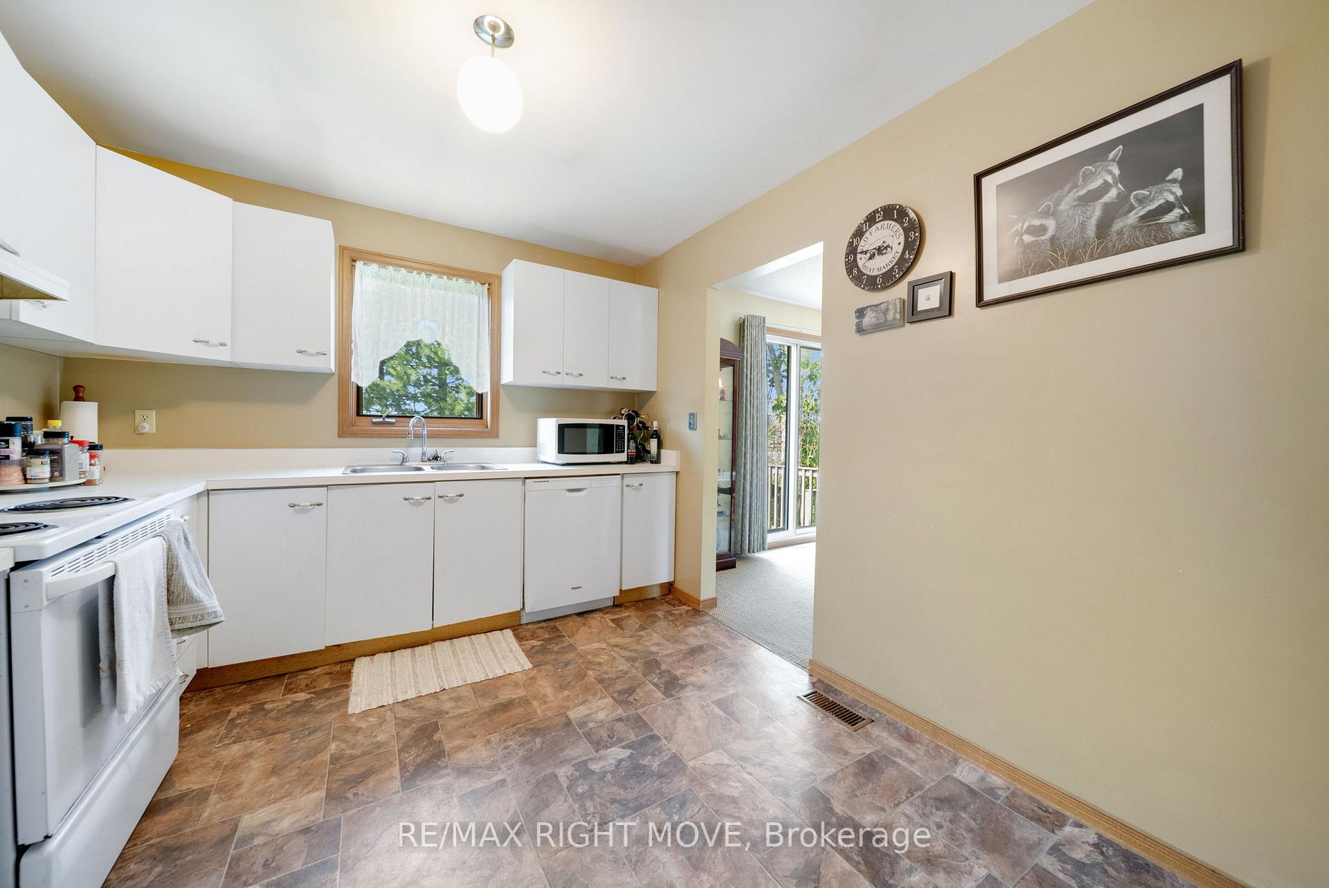 Photo 11 of 10 Dancy Drive, Orillia — HOMEH