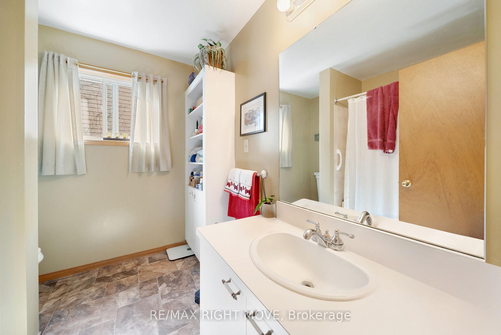 Photo 13 of 10 Dancy Drive, Orillia — HOMEH