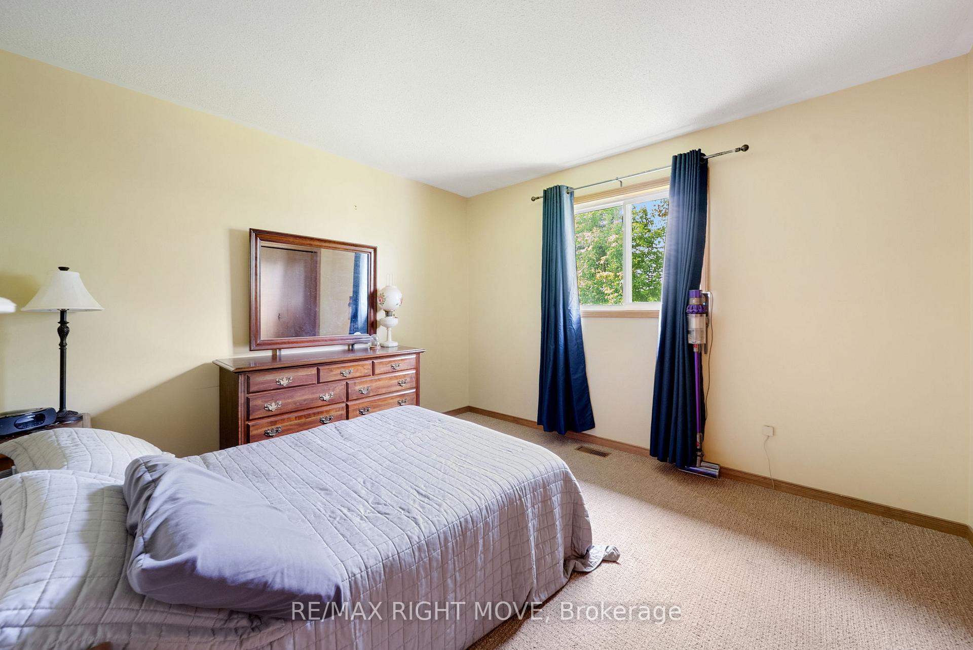 Photo 14 of 10 Dancy Drive, Orillia — HOMEH