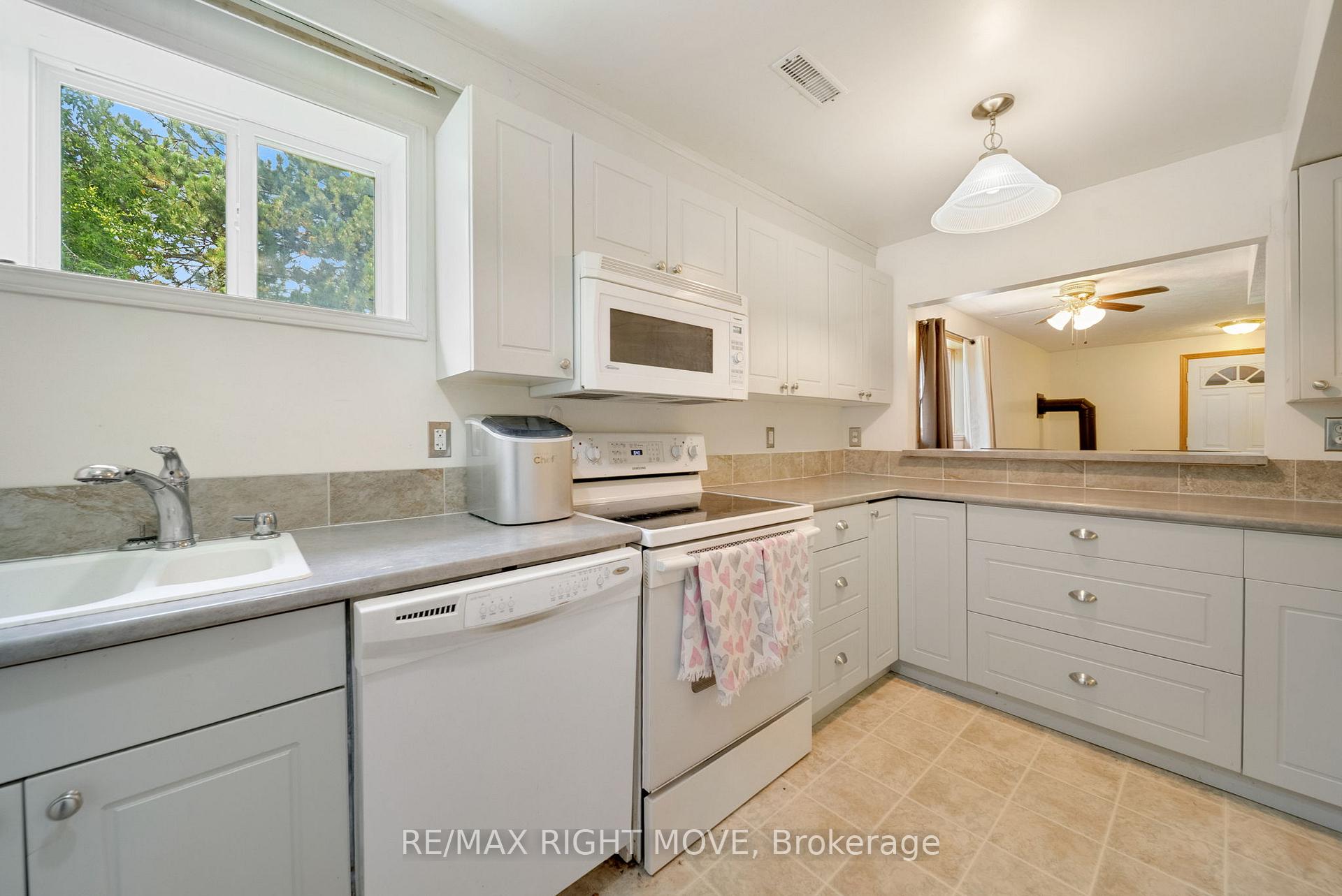 Photo 24 of 10 Dancy Drive, Orillia — HOMEH