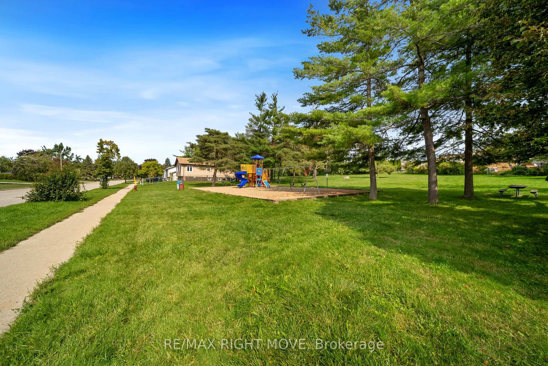 Photo 30 of 10 Dancy Drive, Orillia — HOMEH